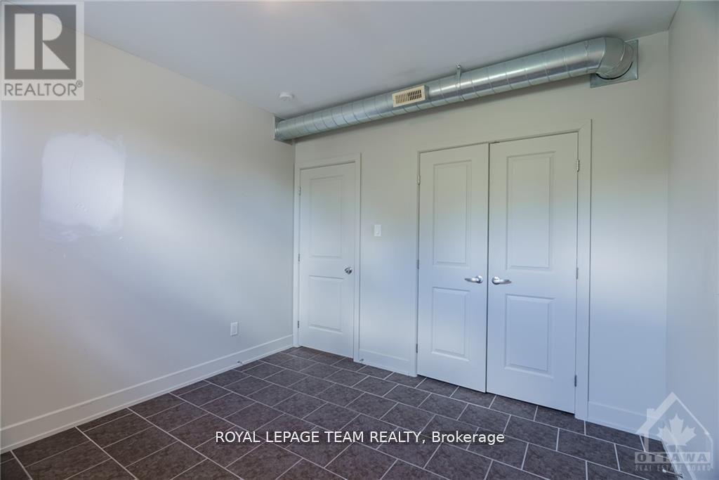 1100 Hollington Street, Ottawa, Ontario  K1Z 8J9 - Photo 19 - X12444189