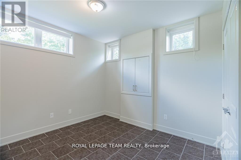 1100 Hollington Street, Ottawa, Ontario  K1Z 8J9 - Photo 22 - X12444189