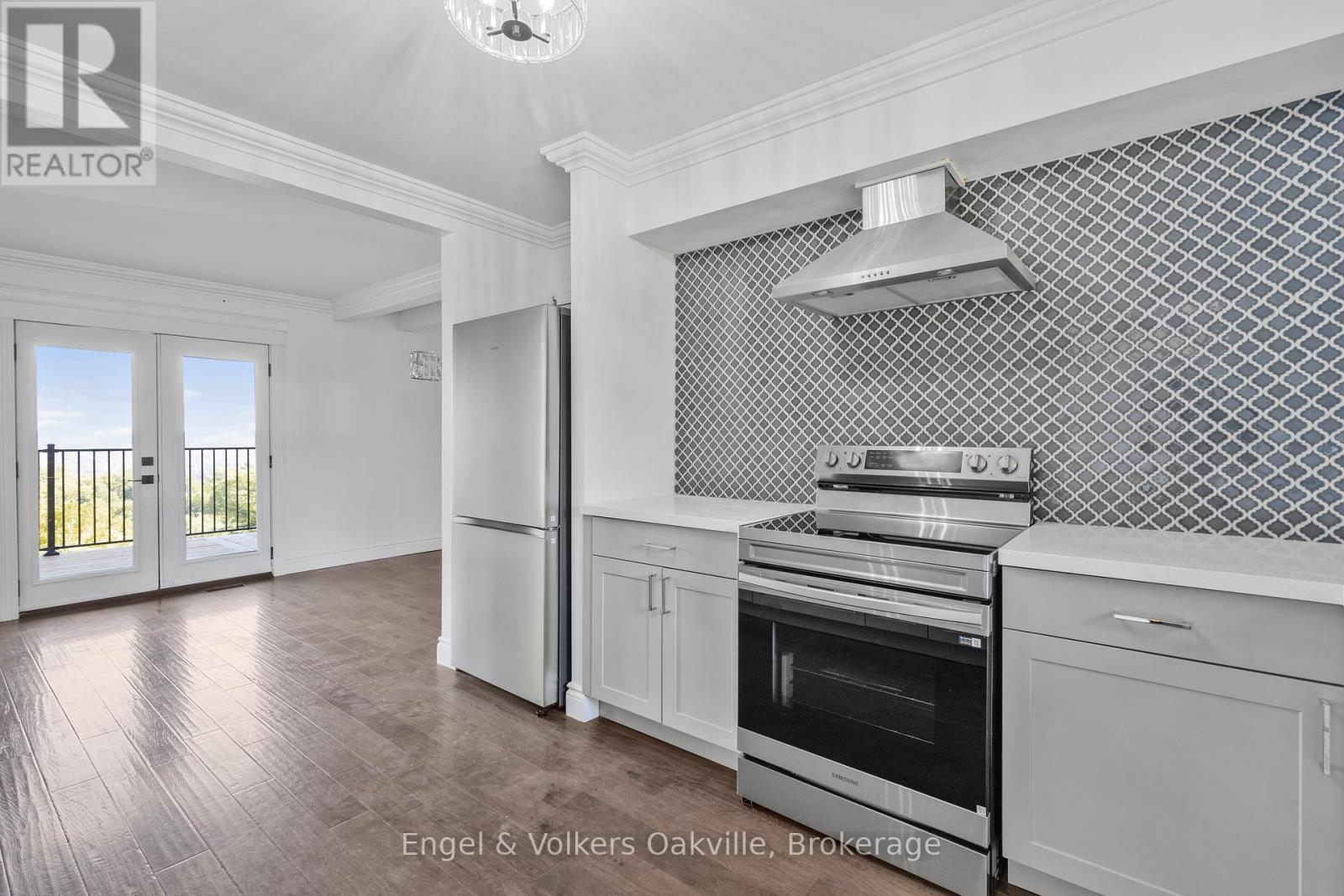 50 Oak Avenue, Hamilton, Ontario  L9H 4Y9 - Photo 11 - X12444195