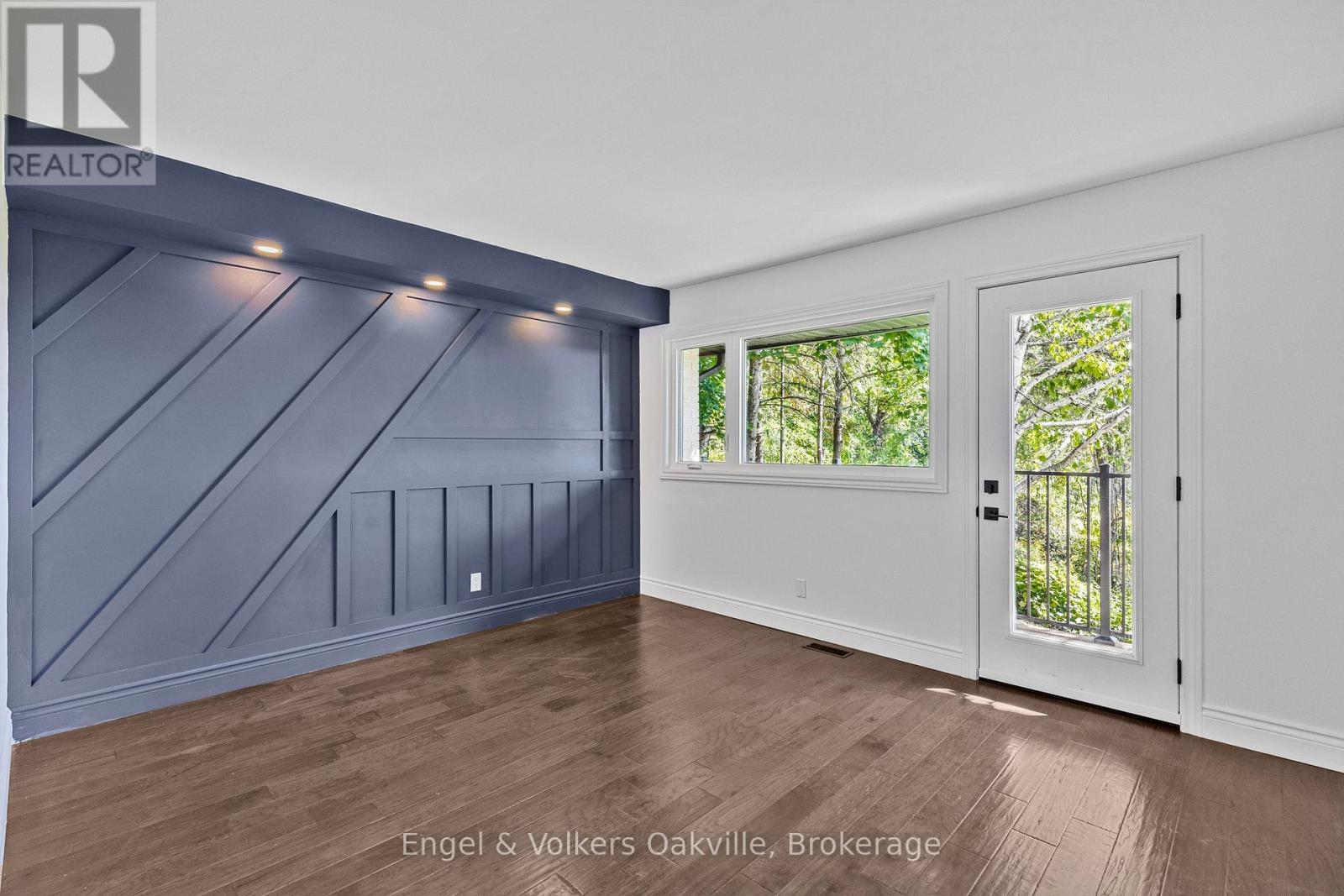 50 Oak Avenue, Hamilton, Ontario  L9H 4Y9 - Photo 18 - X12444195
