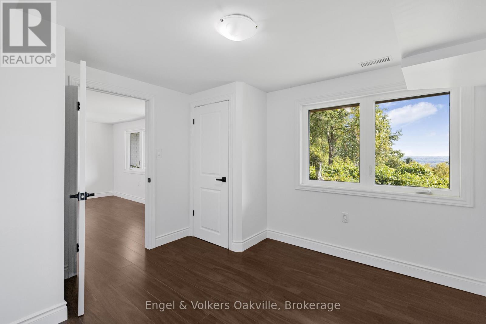 50 Oak Avenue, Hamilton, Ontario  L9H 4Y9 - Photo 32 - X12444195