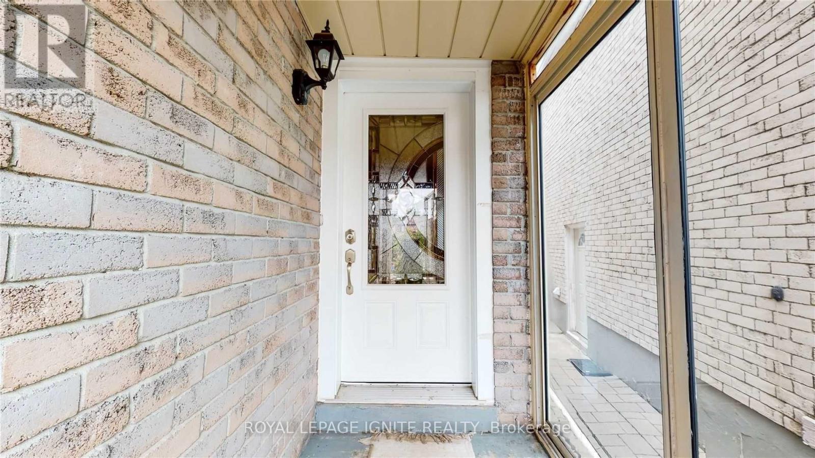 11 James Edward Drive, Markham, Ontario  L3S 1Y9 - Photo 3 - N12444014