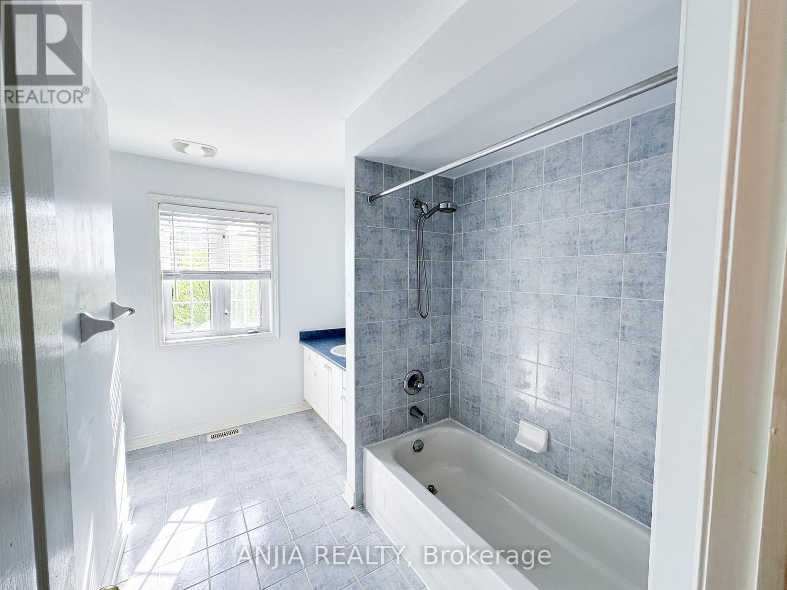 Upper - 18 Balmano Road, Markham, Ontario  L6E 1X4 - Photo 11 - N12444062