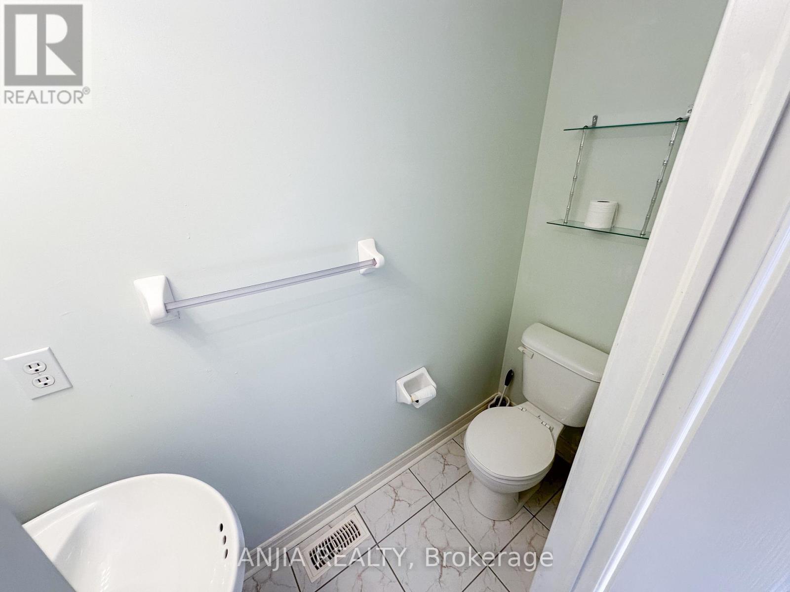 Upper - 18 Balmano Road, Markham, Ontario  L6E 1X4 - Photo 4 - N12444062
