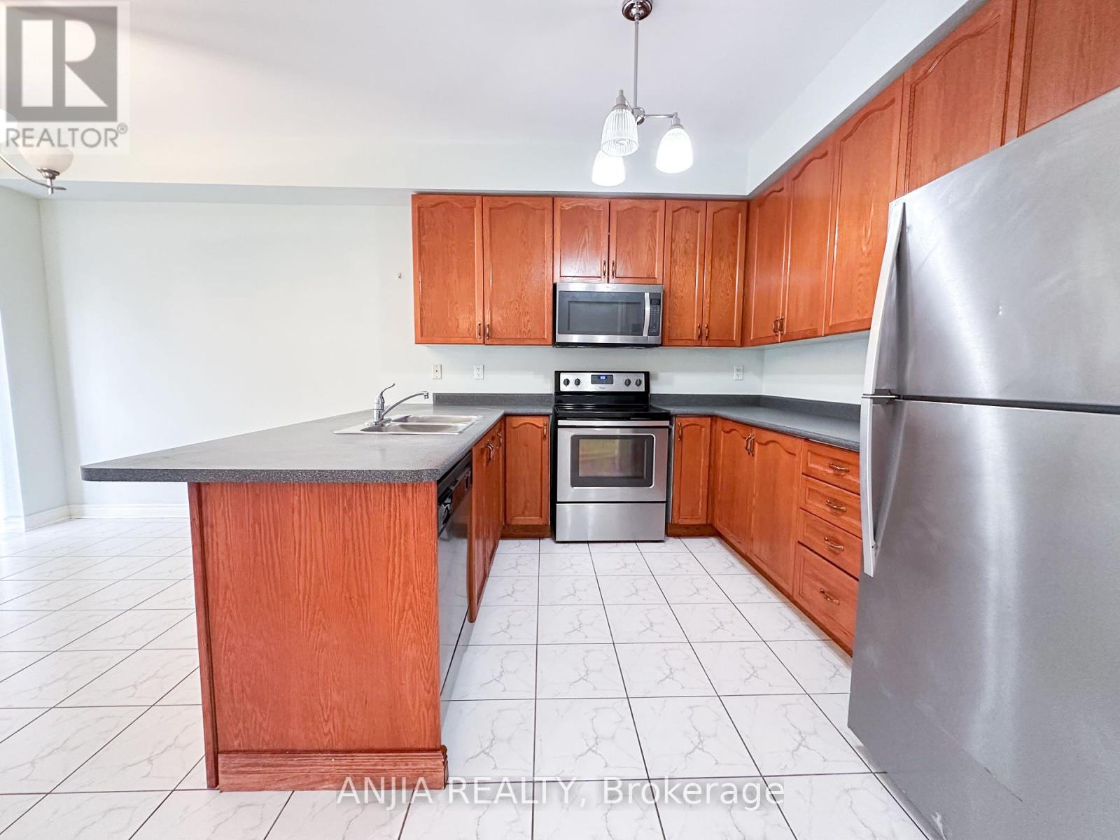 Upper - 18 Balmano Road, Markham, Ontario  L6E 1X4 - Photo 7 - N12444062