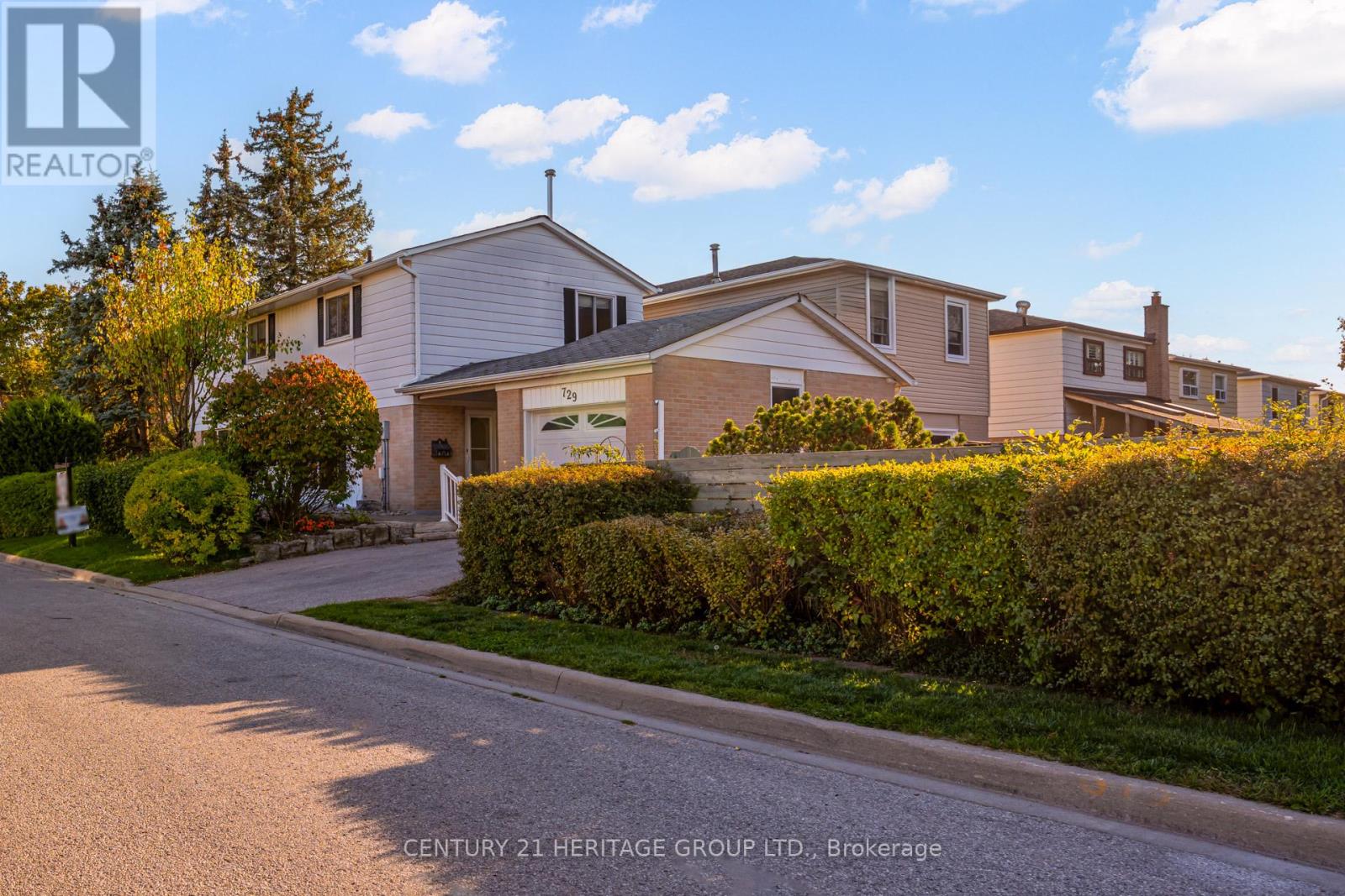 729 Beman Drive, Newmarket (Huron Heights-Leslie Valley), Ontario  L3Y 4Z3 - Photo 2 - N12444078