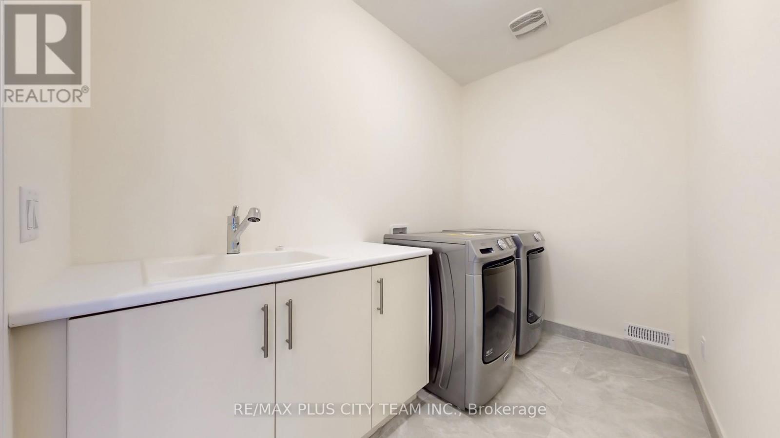 8 Saxby Farm Avenue, King (King City), Ontario  L7B 0T1 - Photo 41 - N12444080