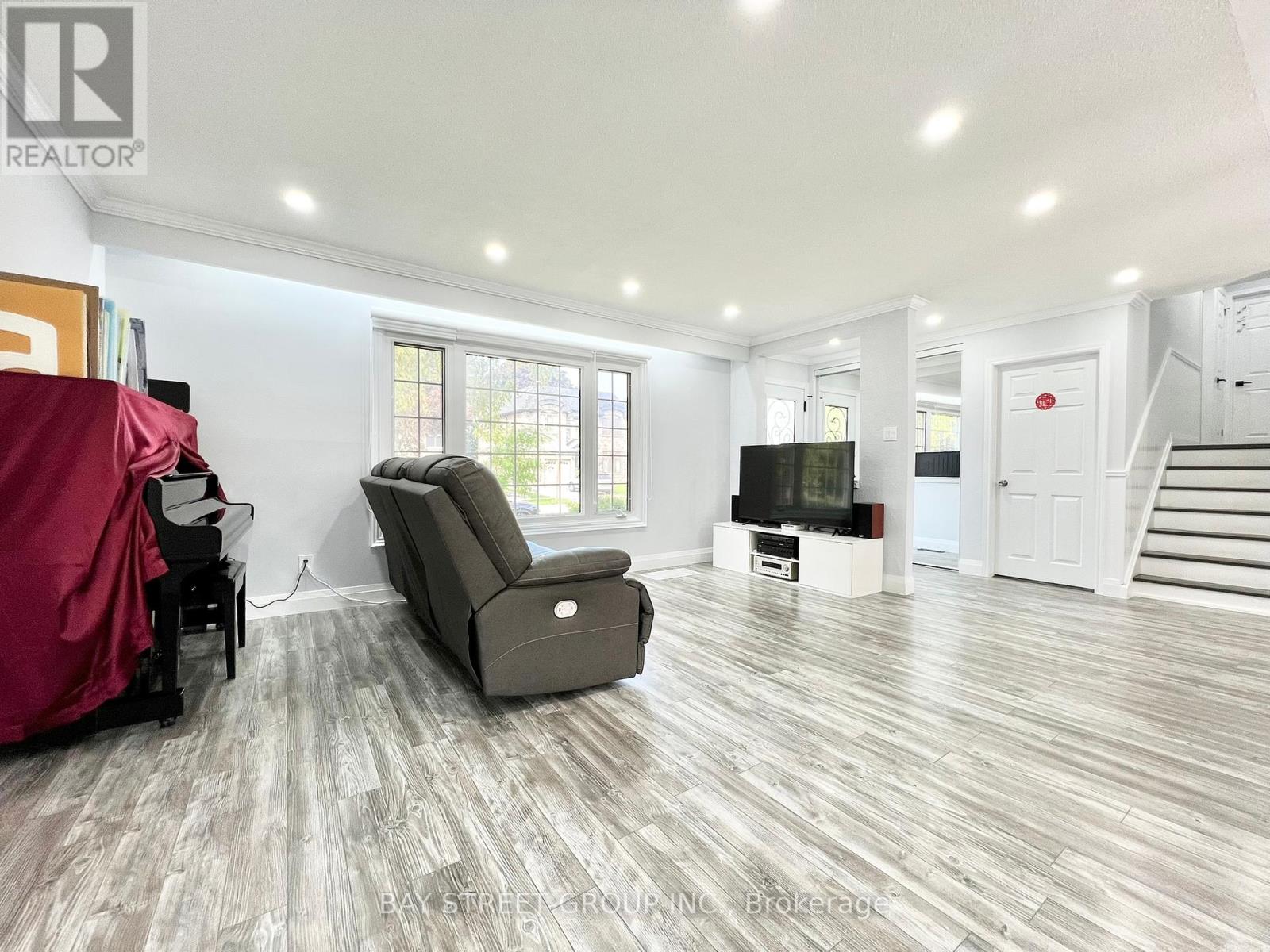 93 Parkway Avenue, Markham (Markham Village), Ontario  L3P 2H1 - Photo 8 - N12444093