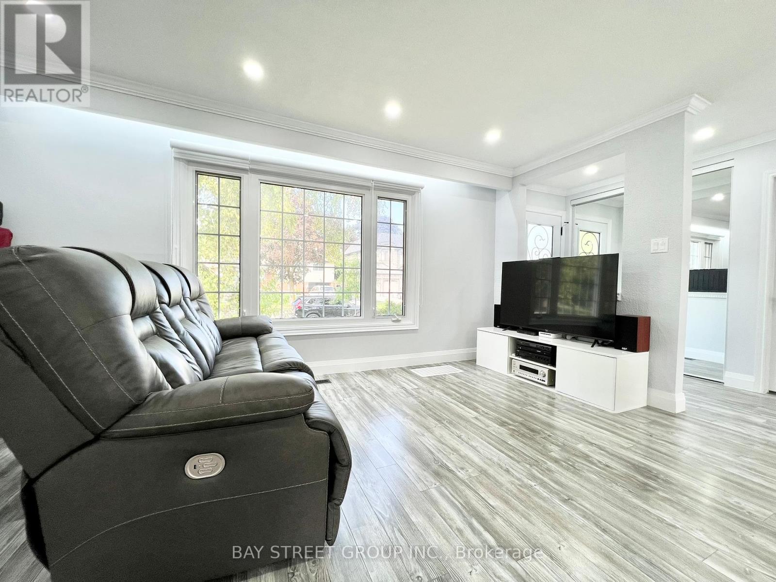 93 Parkway Avenue, Markham (Markham Village), Ontario  L3P 2H1 - Photo 9 - N12444093