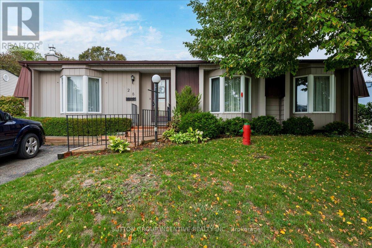 28 Linden Lane, Innisfil, Ontario  L9S 1N8 - Photo 1 - N12444135
