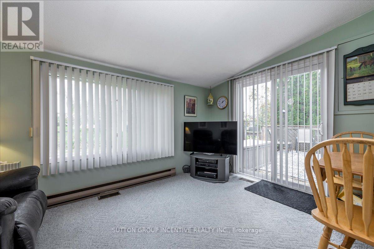 28 Linden Lane, Innisfil, Ontario  L9S 1N8 - Photo 10 - N12444135