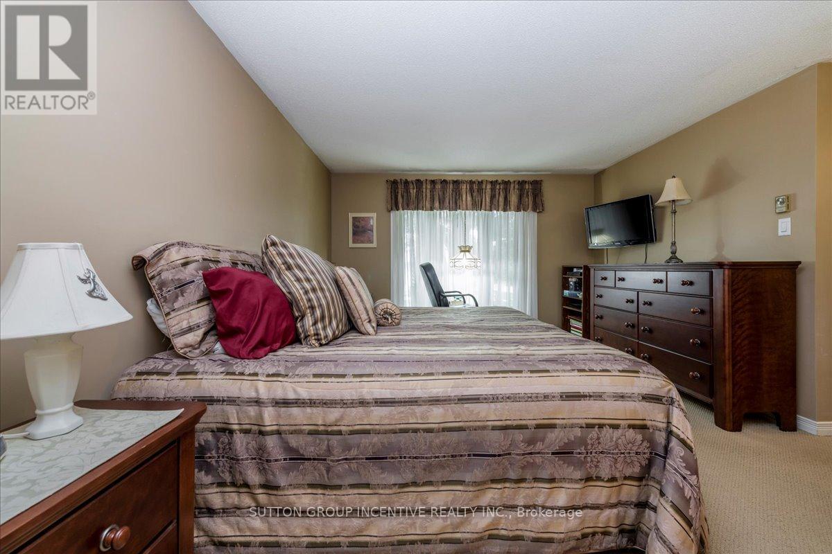 28 Linden Lane, Innisfil, Ontario  L9S 1N8 - Photo 12 - N12444135
