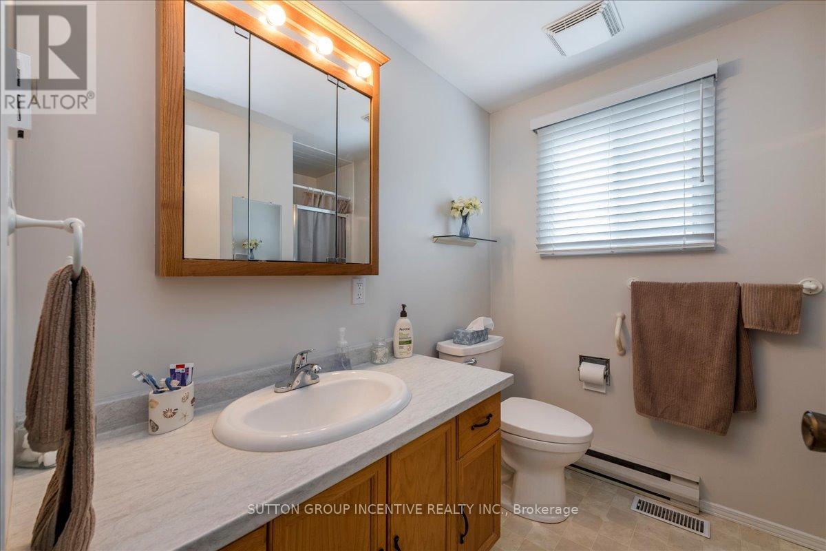 28 Linden Lane, Innisfil, Ontario  L9S 1N8 - Photo 13 - N12444135