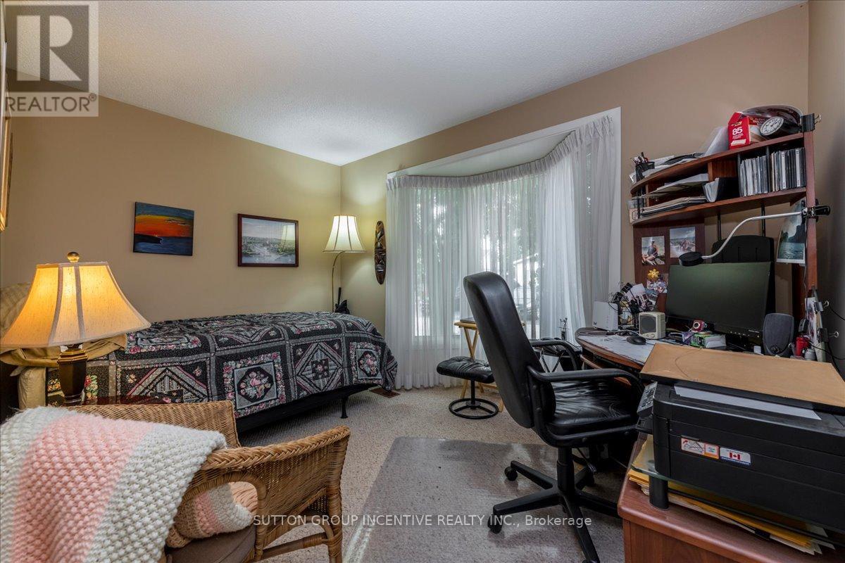 28 Linden Lane, Innisfil, Ontario  L9S 1N8 - Photo 14 - N12444135