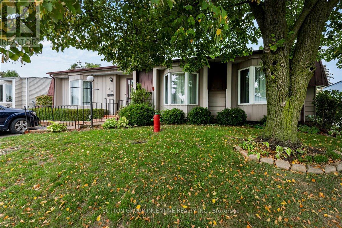 28 Linden Lane, Innisfil, Ontario  L9S 1N8 - Photo 2 - N12444135