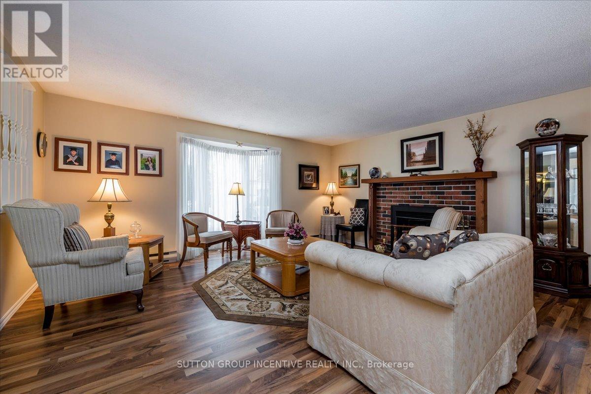 28 Linden Lane, Innisfil, Ontario  L9S 1N8 - Photo 4 - N12444135