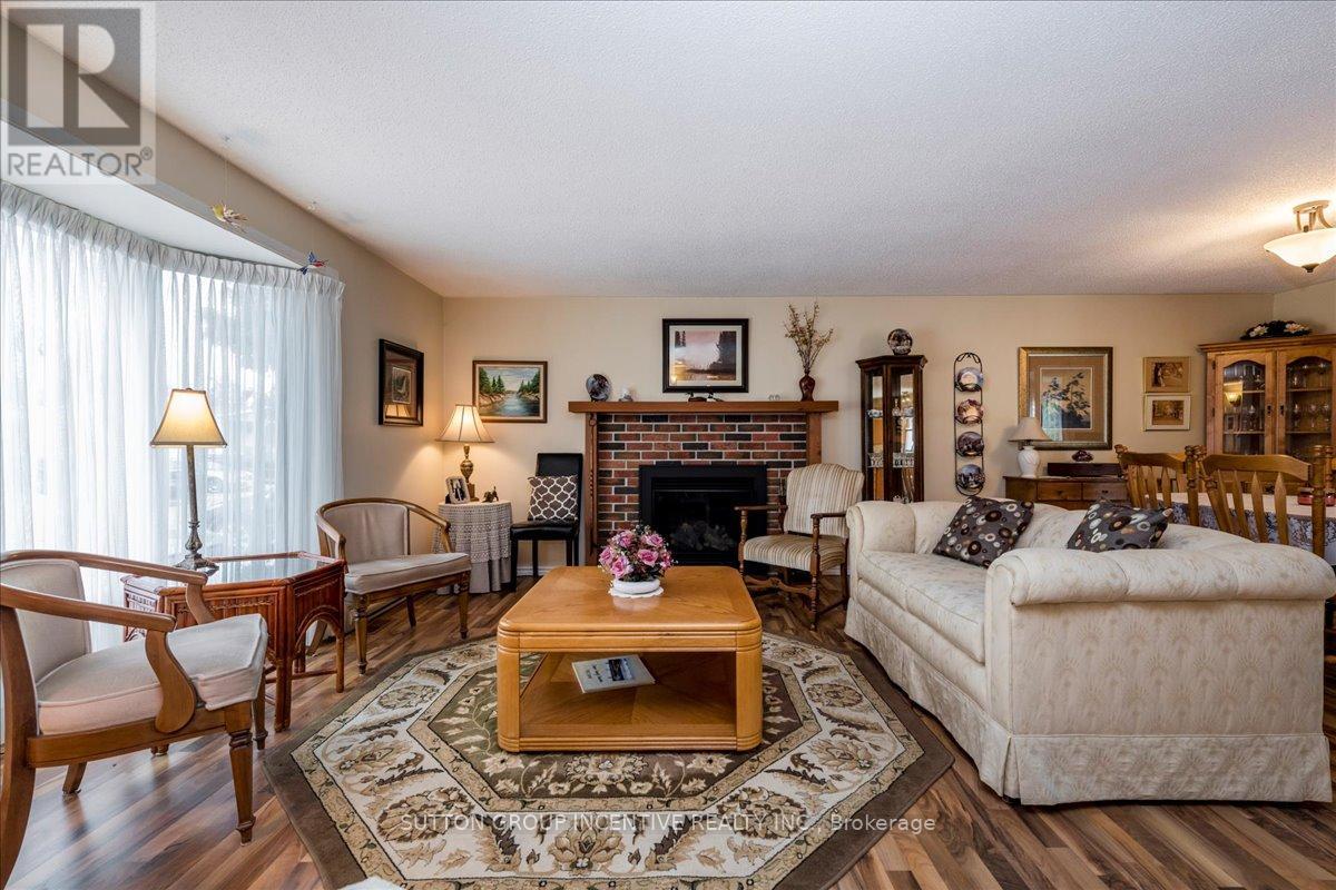 28 Linden Lane, Innisfil, Ontario  L9S 1N8 - Photo 5 - N12444135
