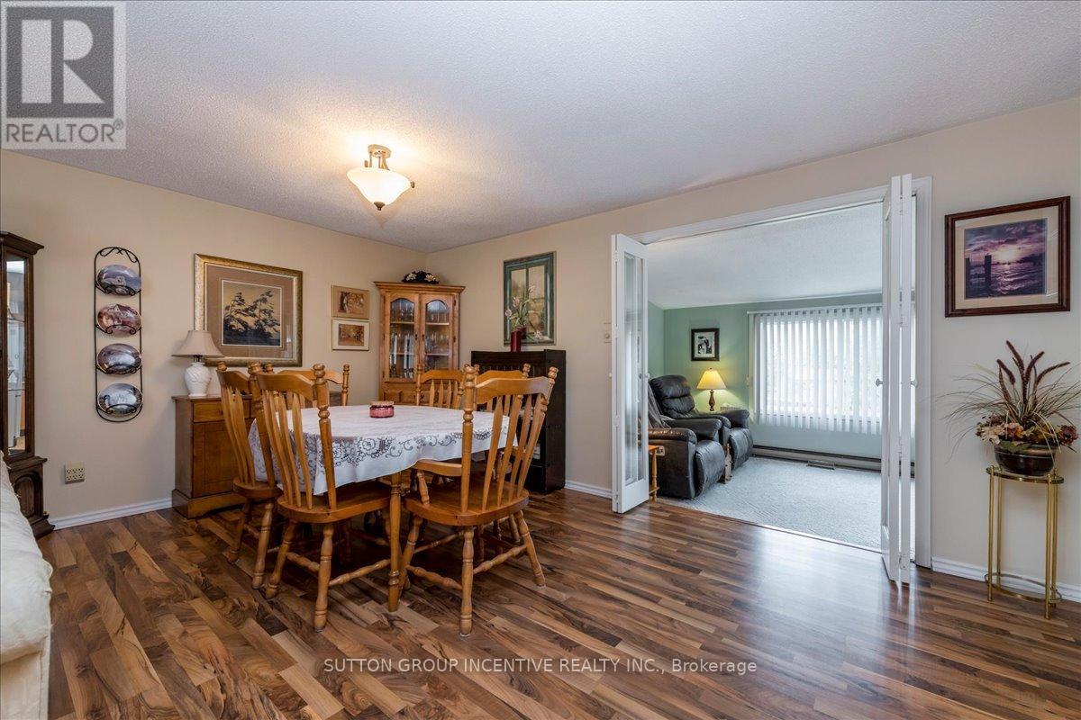 28 Linden Lane, Innisfil, Ontario  L9S 1N8 - Photo 6 - N12444135
