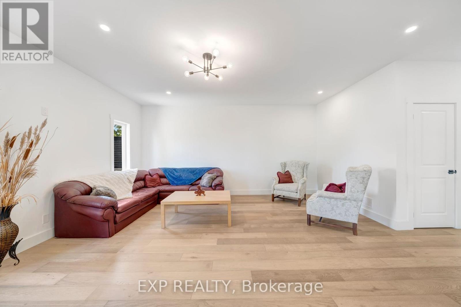 210 Morton Street, Thorold (Allanburg/thorold South), Ontario  L2V 1C7 - Photo 15 - X12444205