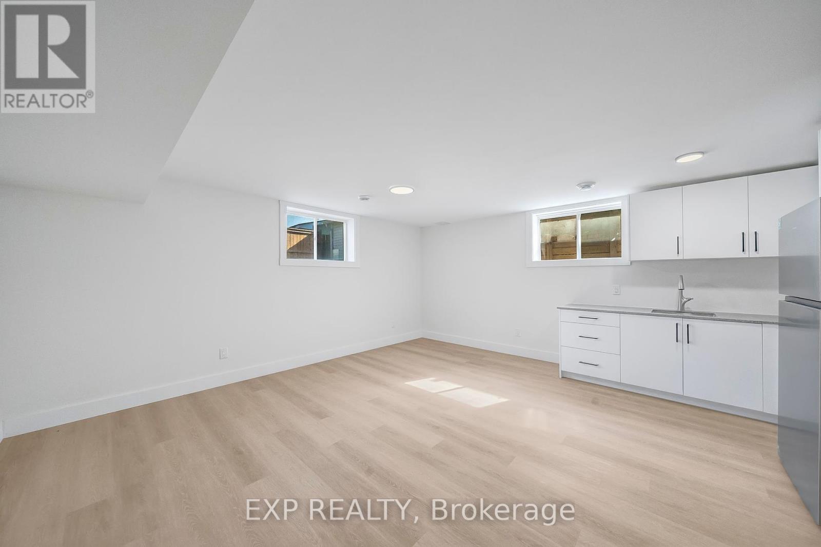 210 Morton Street, Thorold (Allanburg/thorold South), Ontario  L2V 1C7 - Photo 35 - X12444205