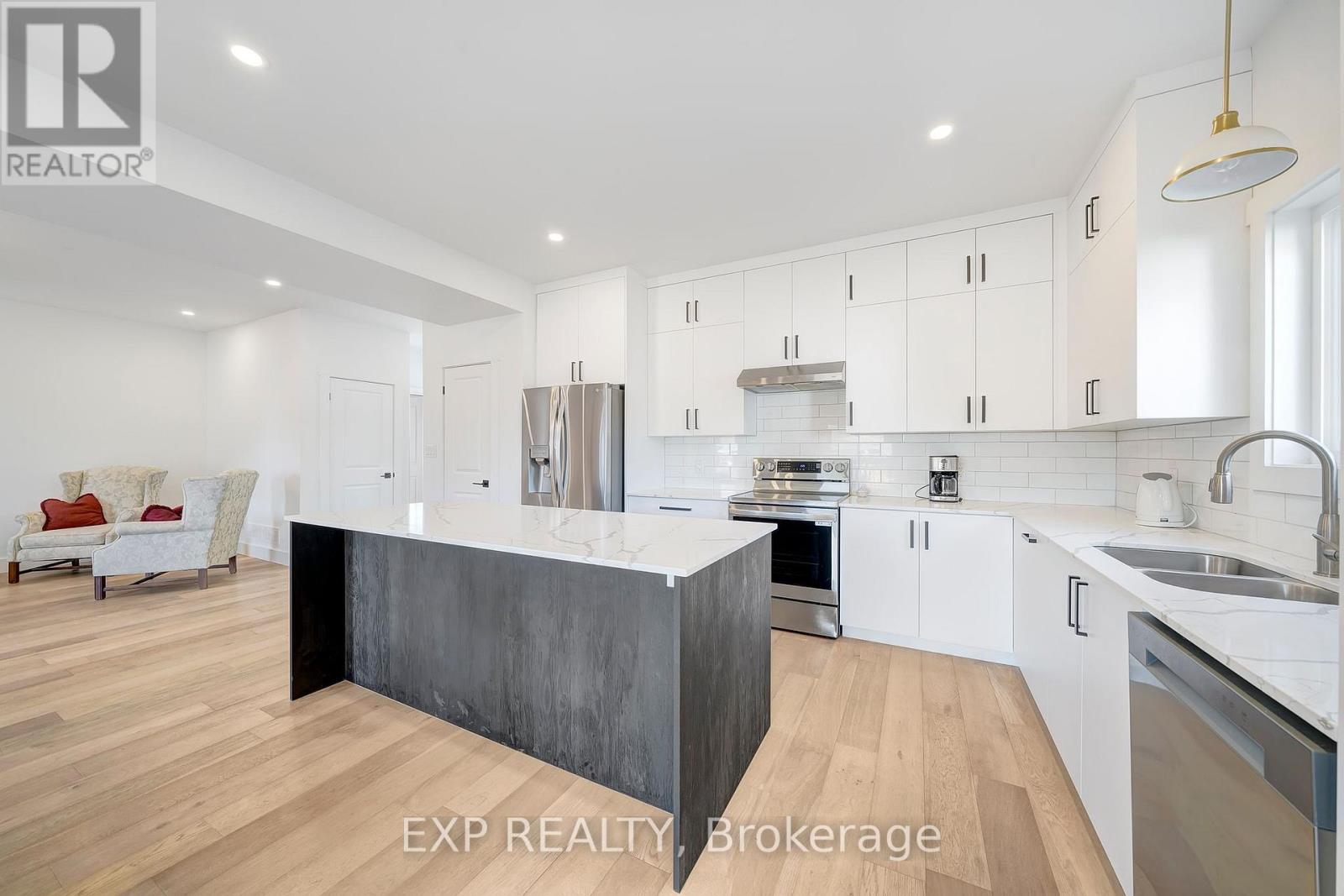 210 Morton Street, Thorold (Allanburg/thorold South), Ontario  L2V 1C7 - Photo 6 - X12444205