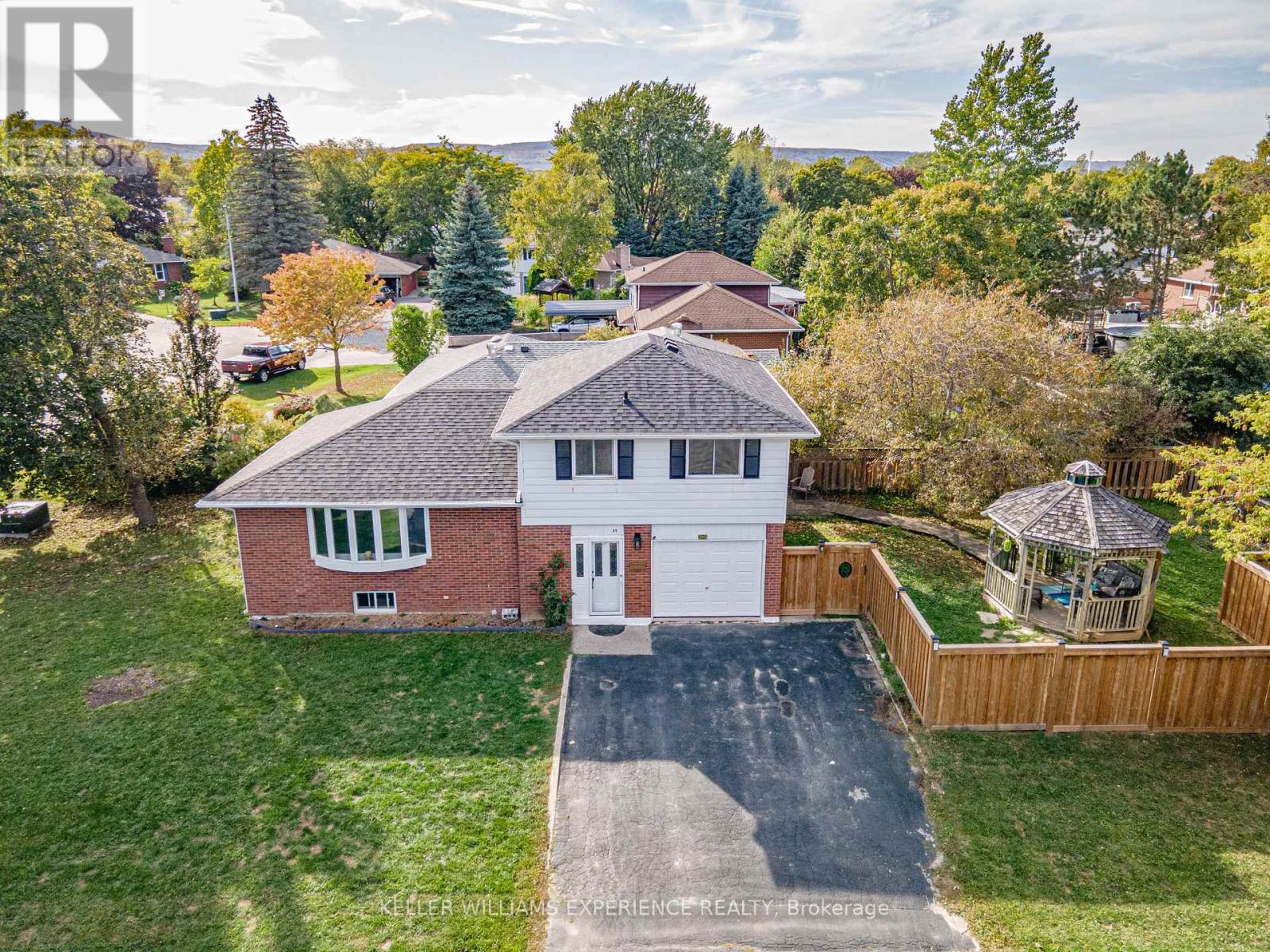 28 Gibbard Crescent, Collingwood, Ontario  L9Y 2C1 - Photo 3 - S12444109