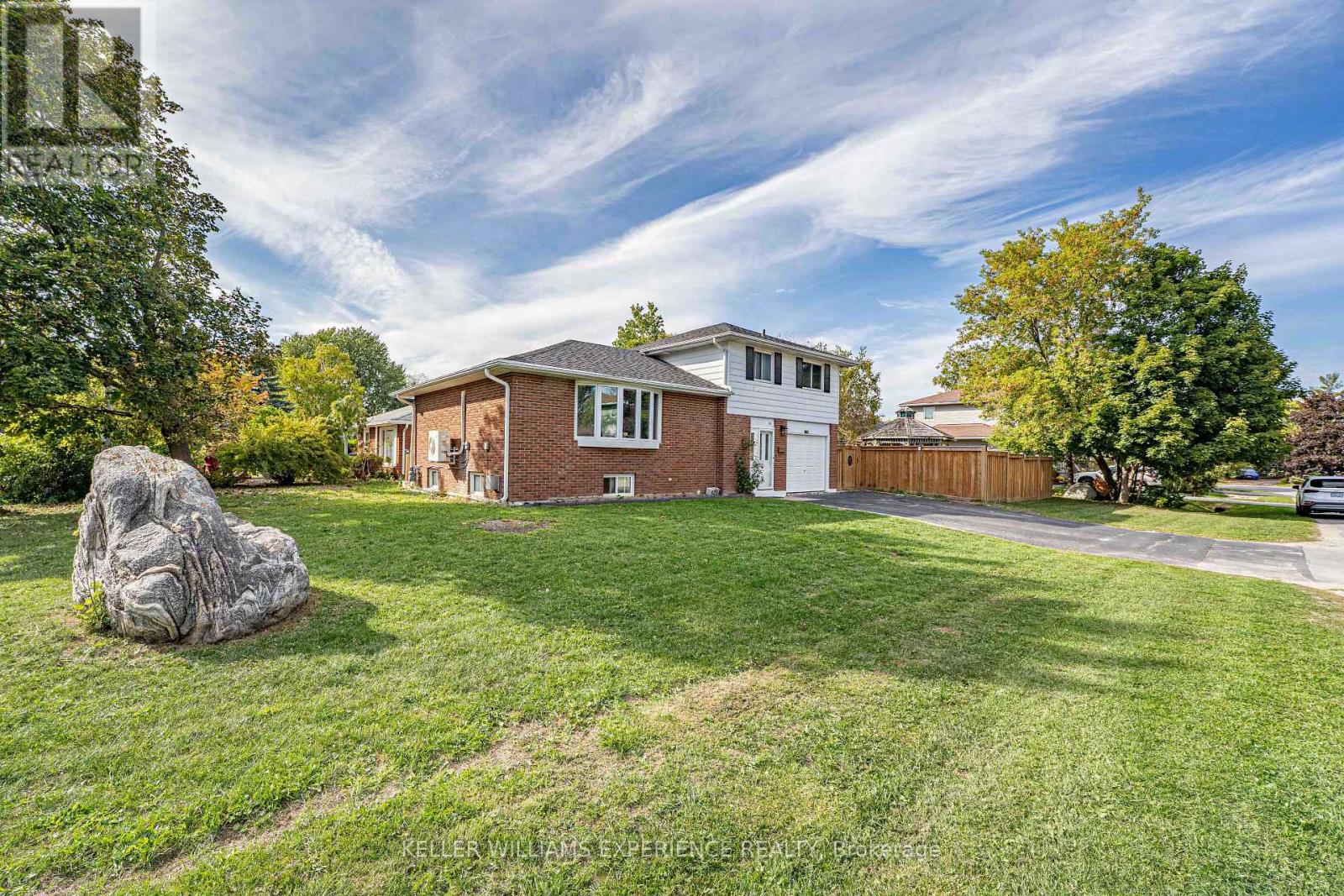 28 Gibbard Crescent, Collingwood, Ontario  L9Y 2C1 - Photo 5 - S12444109
