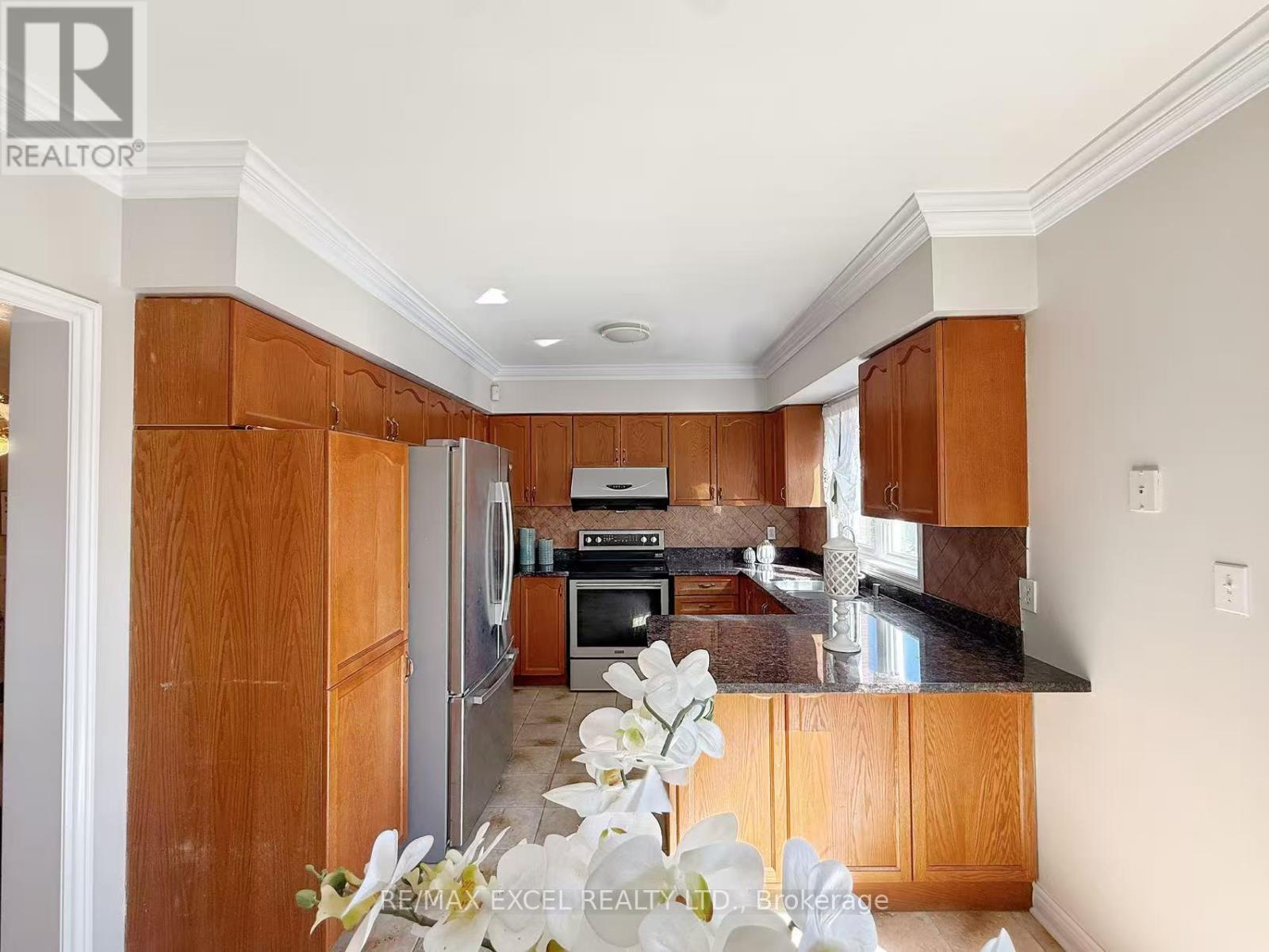 65 Falling River Drive, Richmond Hill, Ontario  L4S 2R3 - Photo 12 - N12439340