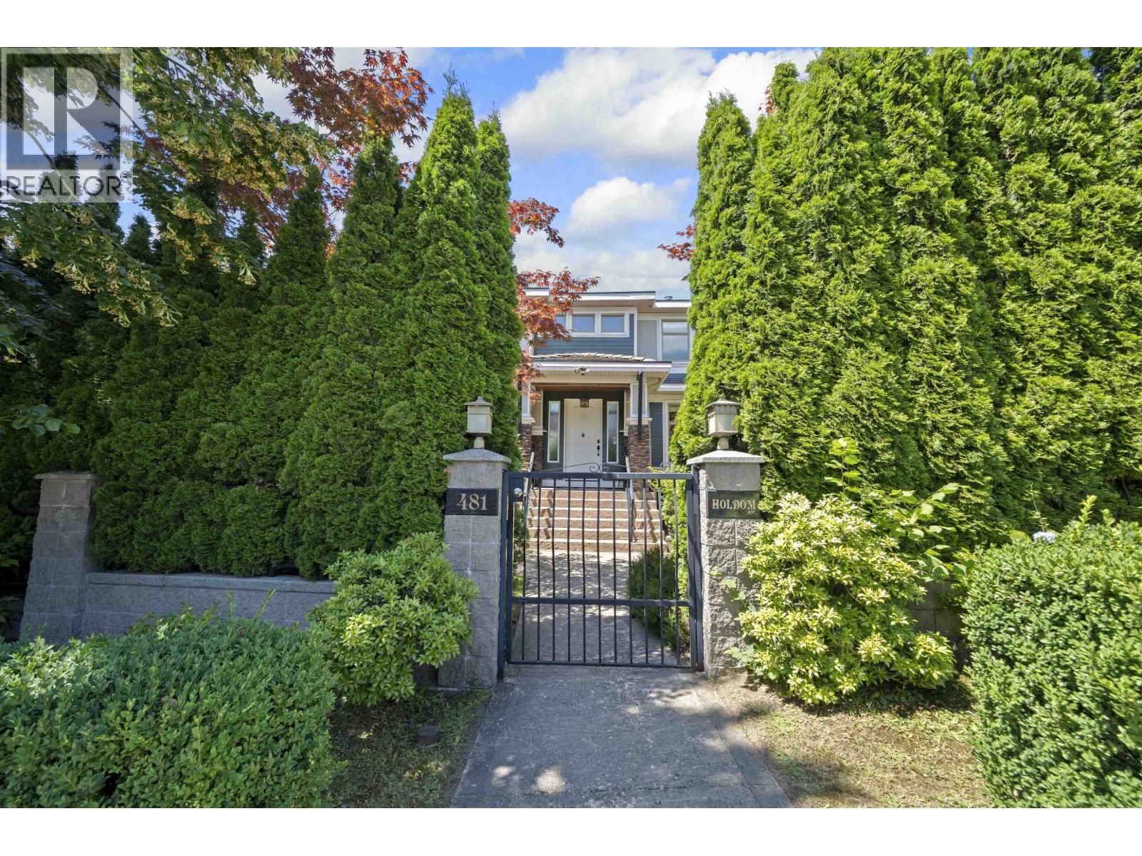 481 Holdom Avenue, Burnaby, British Columbia  V5B 3V3 - Photo 2 - R3055222