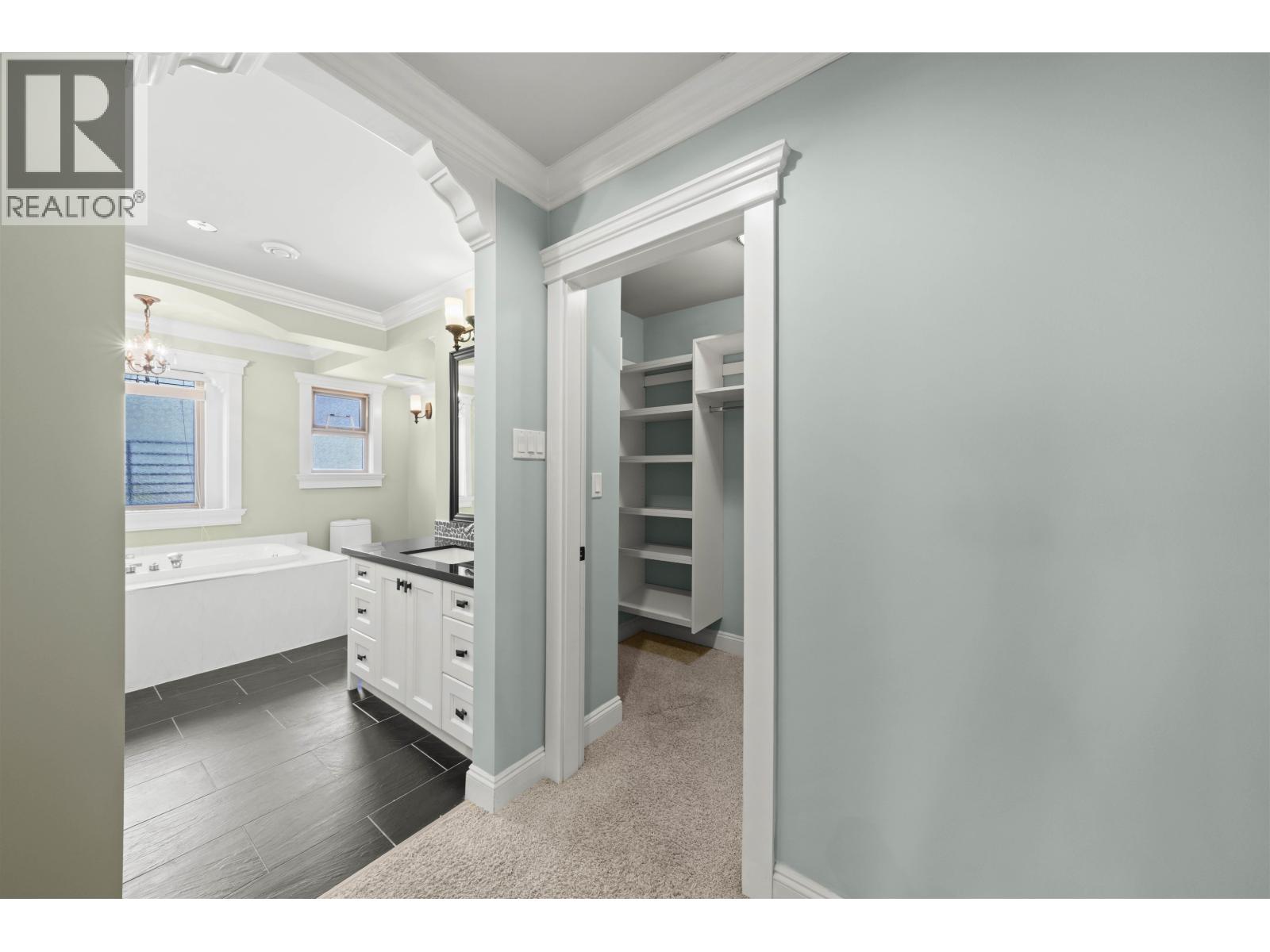 481 Holdom Avenue, Burnaby, British Columbia  V5B 3V3 - Photo 21 - R3055222