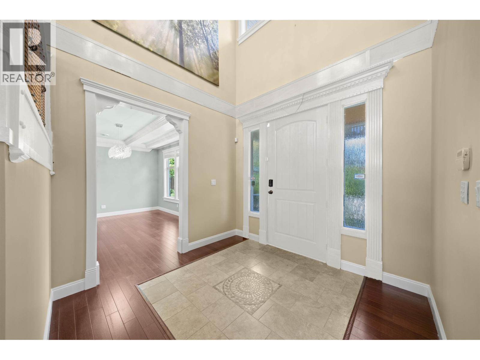 481 Holdom Avenue, Burnaby, British Columbia  V5B 3V3 - Photo 3 - R3055222