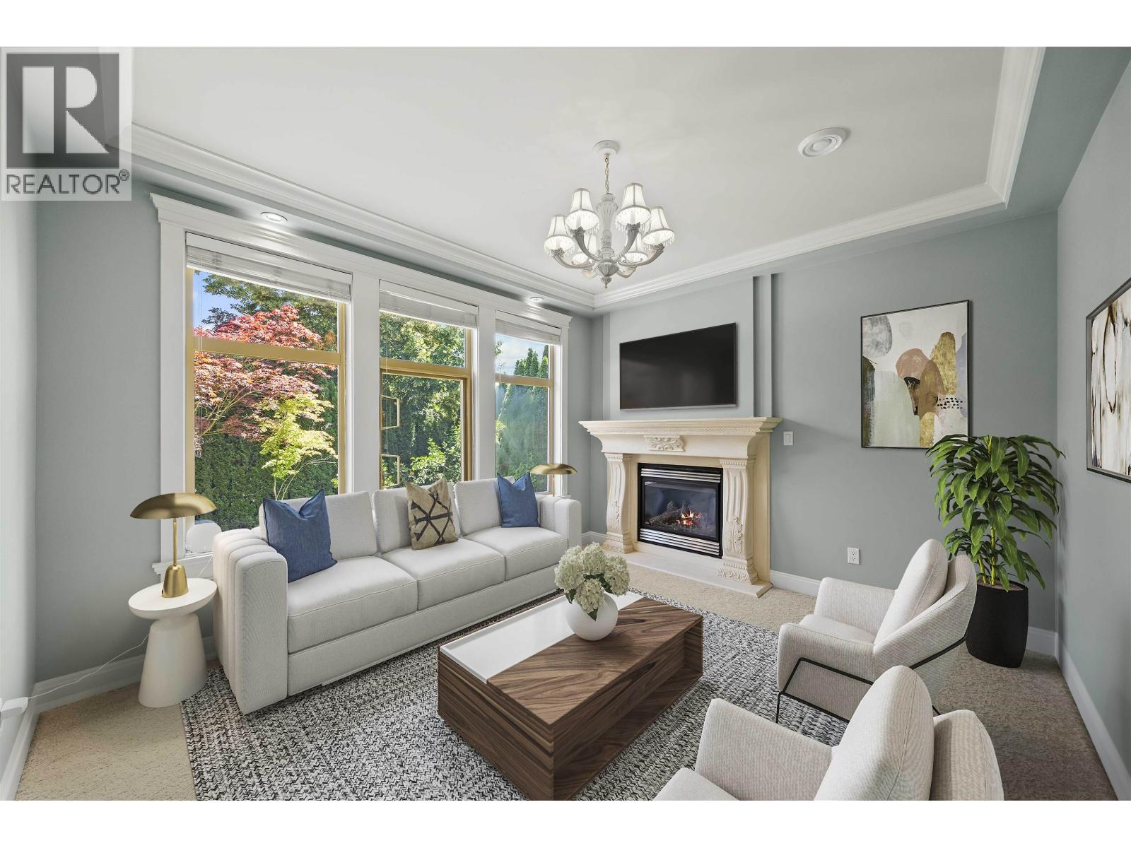 481 Holdom Avenue, Burnaby, British Columbia  V5B 3V3 - Photo 4 - R3055222