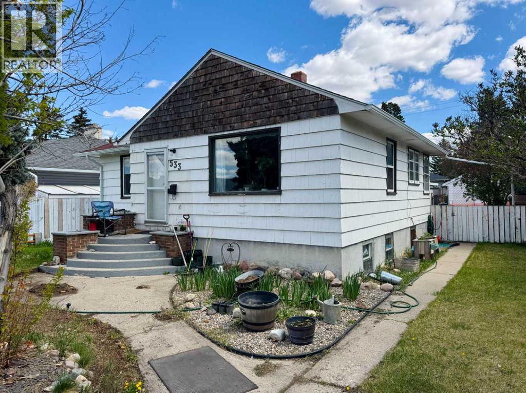 533 23 Street S, Lethbridge, Alberta  T1J 3M9 - Photo 2 - A2258774