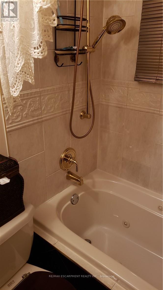251 East 31st Street, Hamilton, Ontario  L8V 3P6 - Photo 17 - X12382722