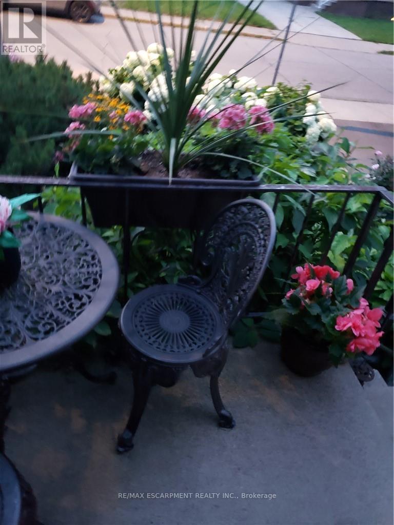 251 East 31st Street, Hamilton, Ontario  L8V 3P6 - Photo 2 - X12382722