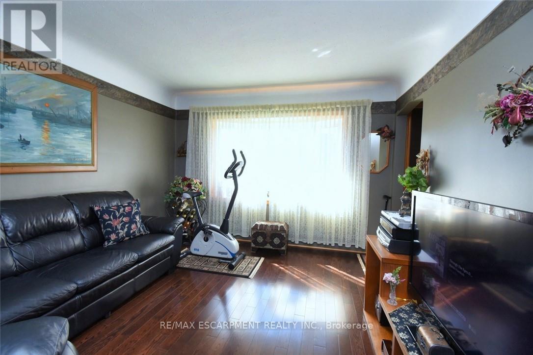 251 East 31st Street, Hamilton, Ontario  L8V 3P6 - Photo 4 - X12382722