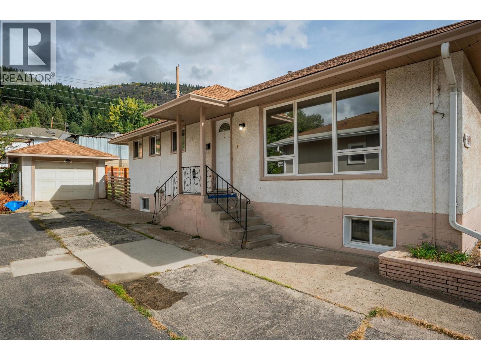 3141 Highway Drive, Trail, British Columbia  V1R 2T4 - Photo 1 - 10364809