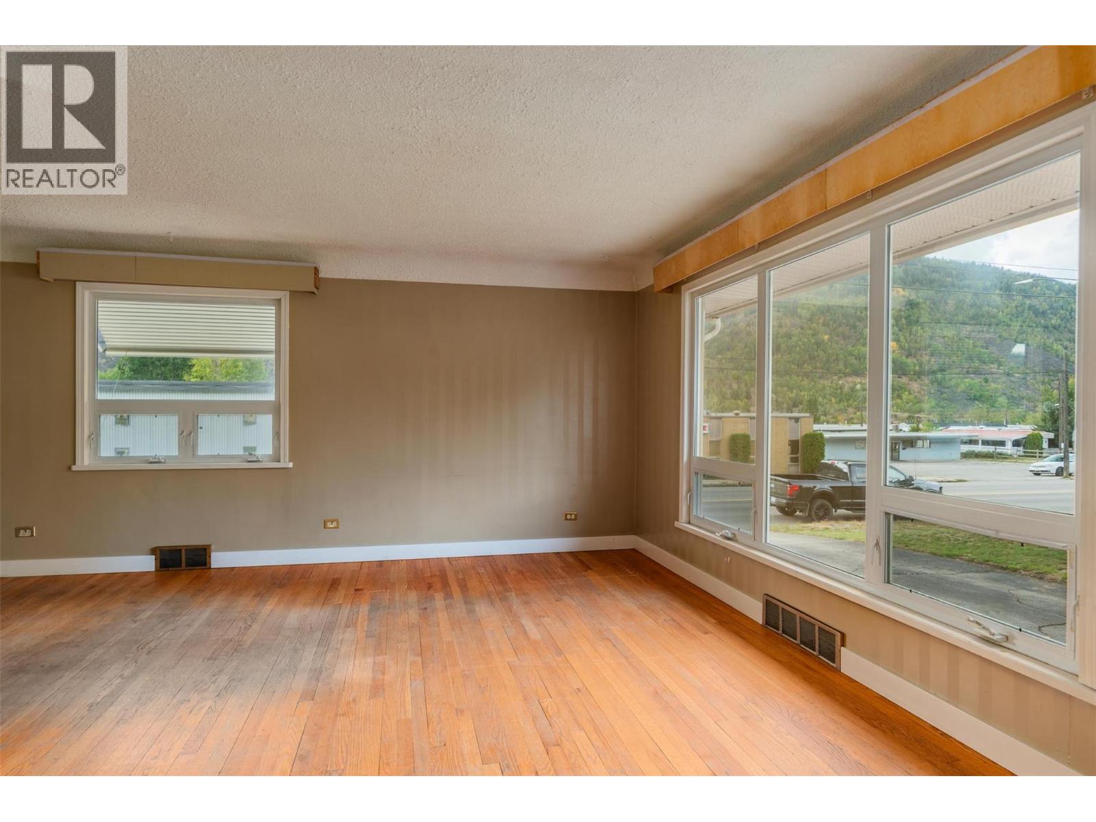 3141 Highway Drive, Trail, British Columbia  V1R 2T4 - Photo 5 - 10364809