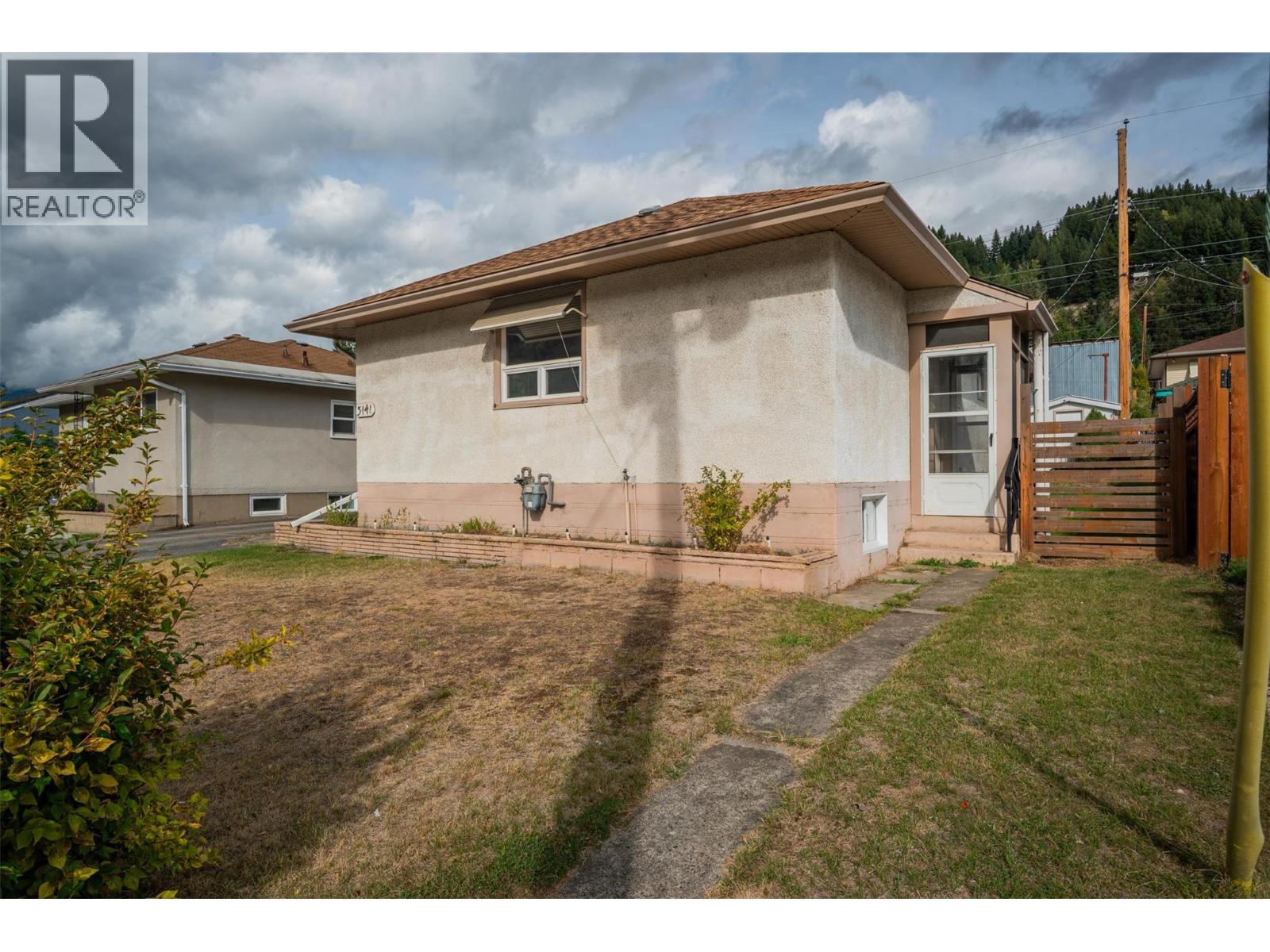 3141 Highway Drive, Trail, British Columbia  V1R 2T4 - Photo 2 - 10364809