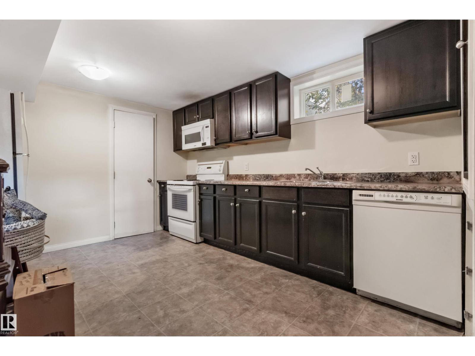 7515 83 St Nw, Edmonton, Alberta  T6C 2Y5 - Photo 16 - E4460749