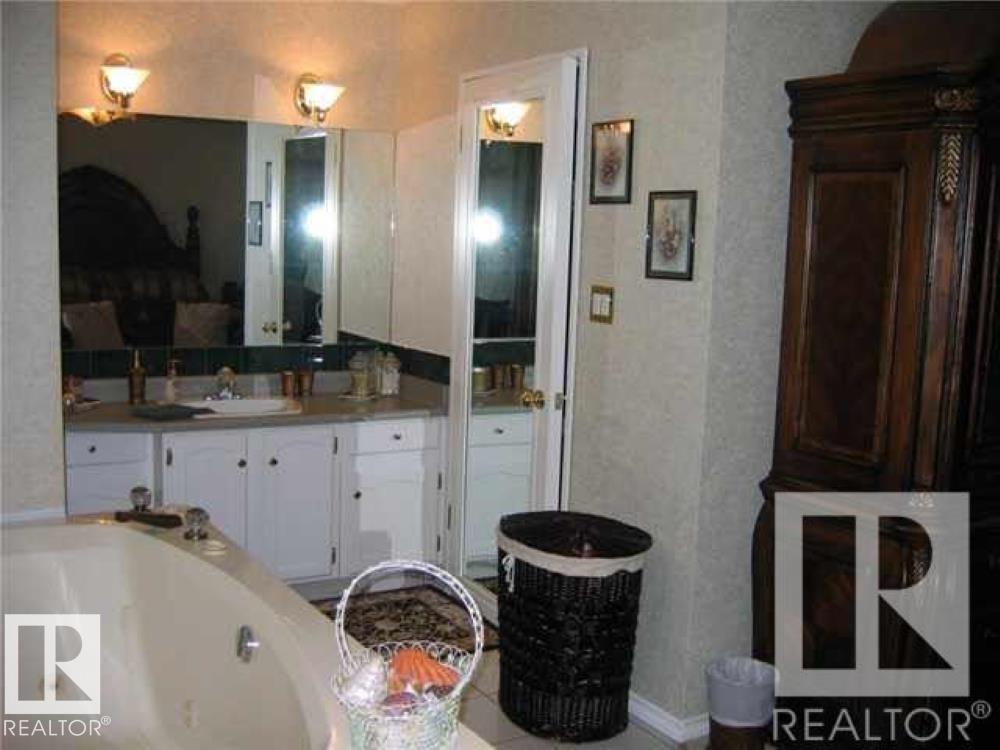 13312 Buena Vista Rd Nw, Edmonton, Alberta  T5R 5R2 - Photo 17 - E4460753