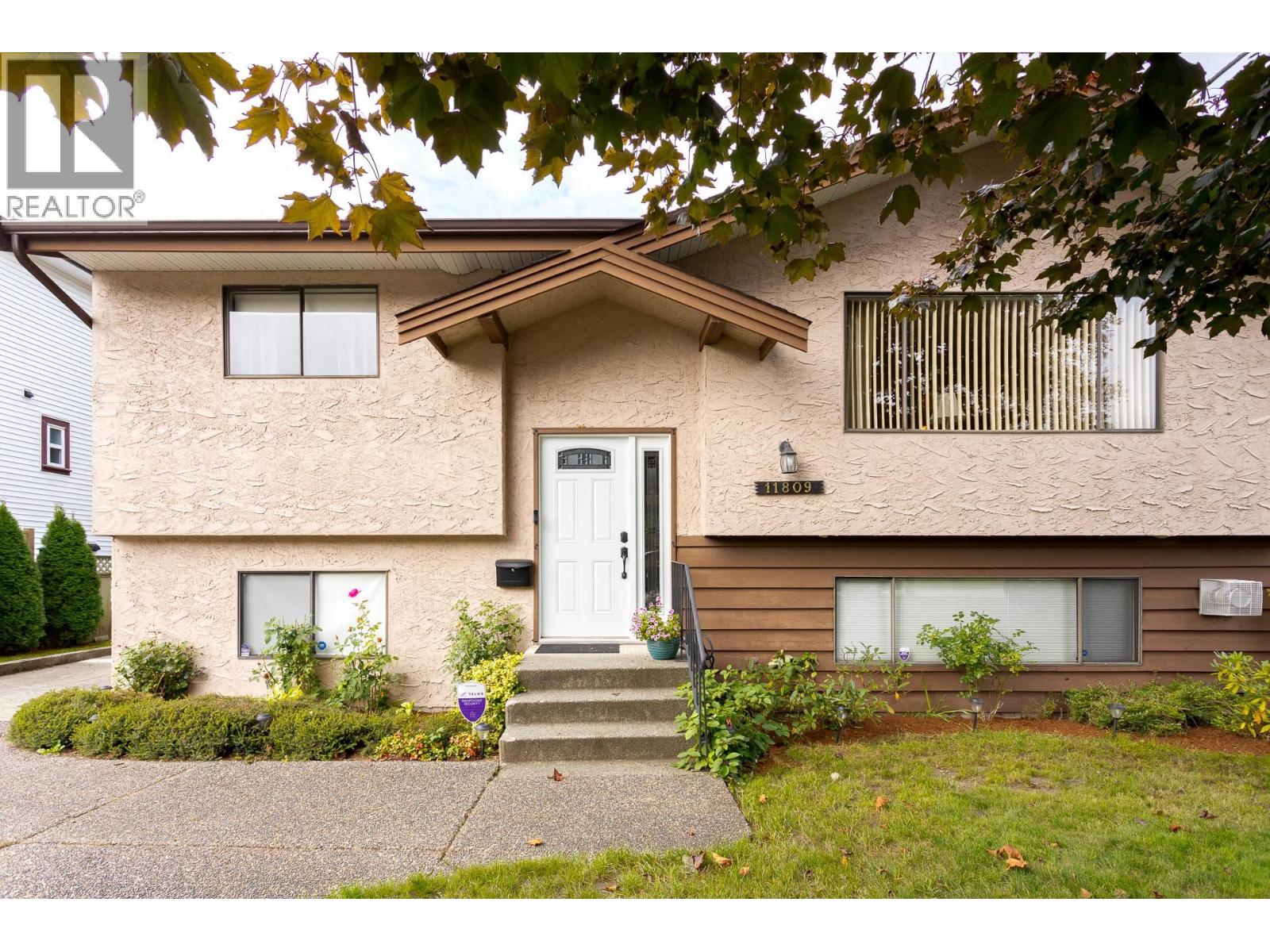 11809 230 Street, Maple Ridge, British Columbia  V2X 6R3 - Photo 1 - R3055218
