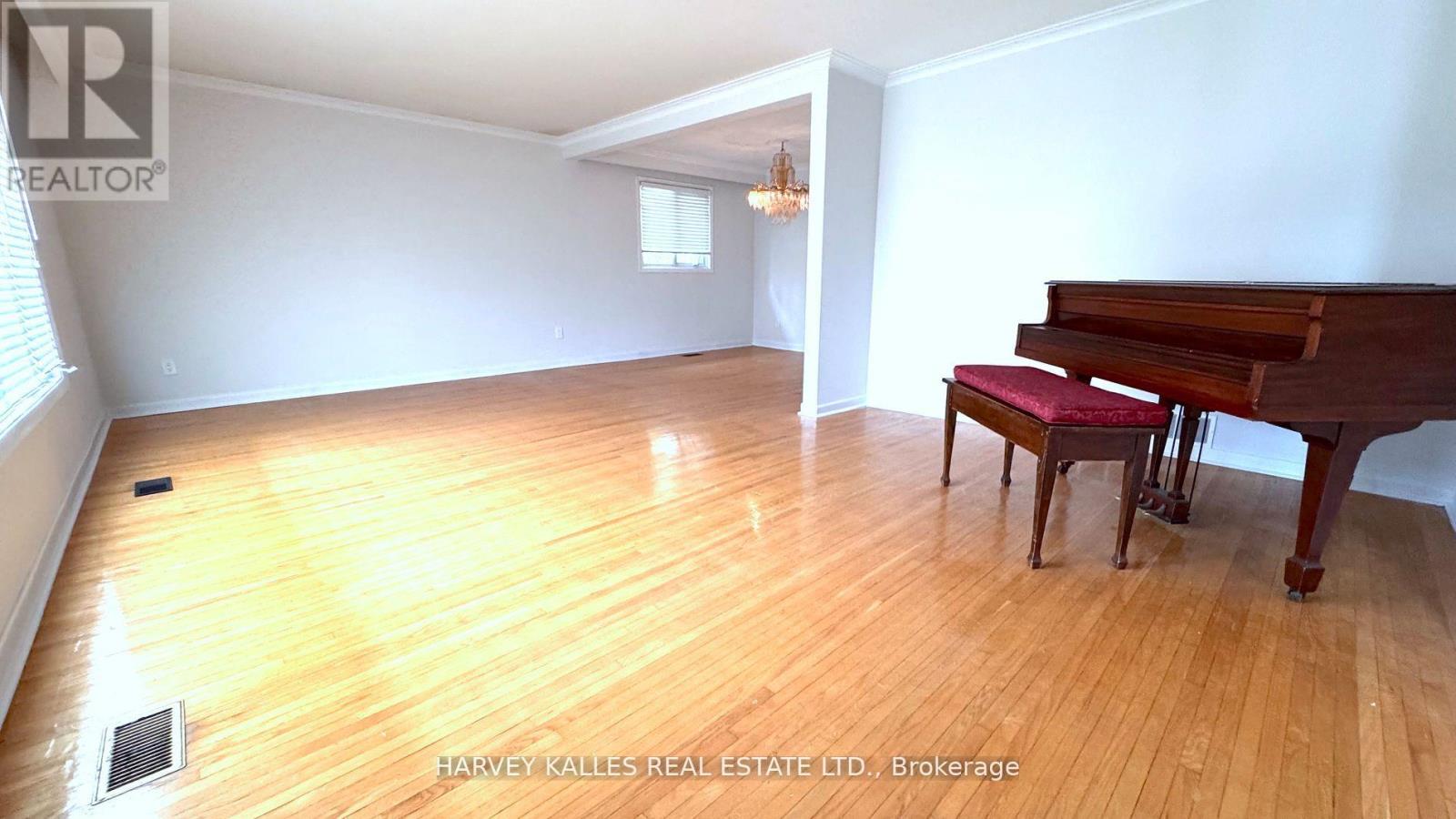 Main Floor - 6 Raven Road, Toronto, Ontario  M6L 2A6 - Photo 4 - W12444022