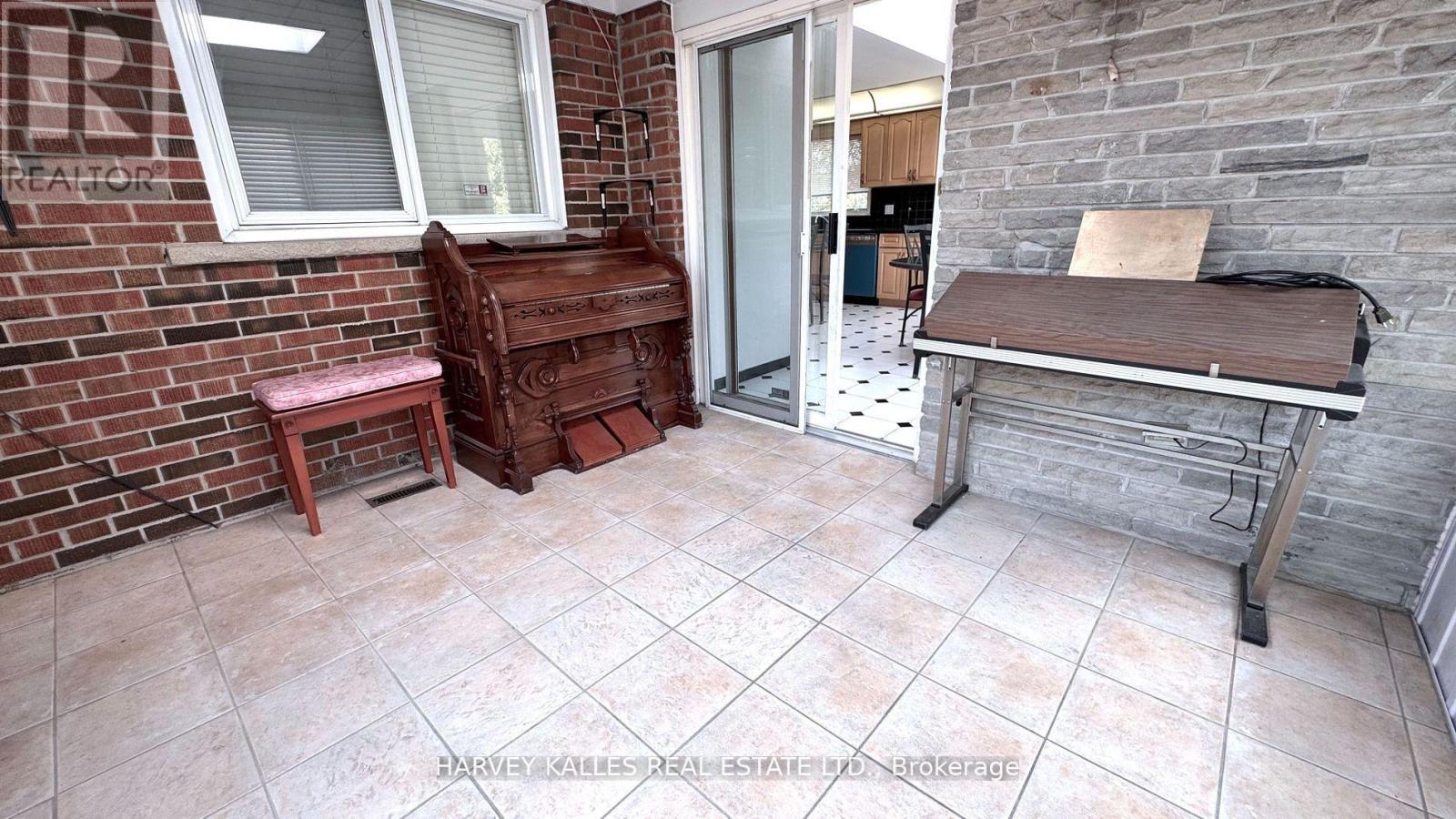 Main Floor - 6 Raven Road, Toronto, Ontario  M6L 2A6 - Photo 9 - W12444022