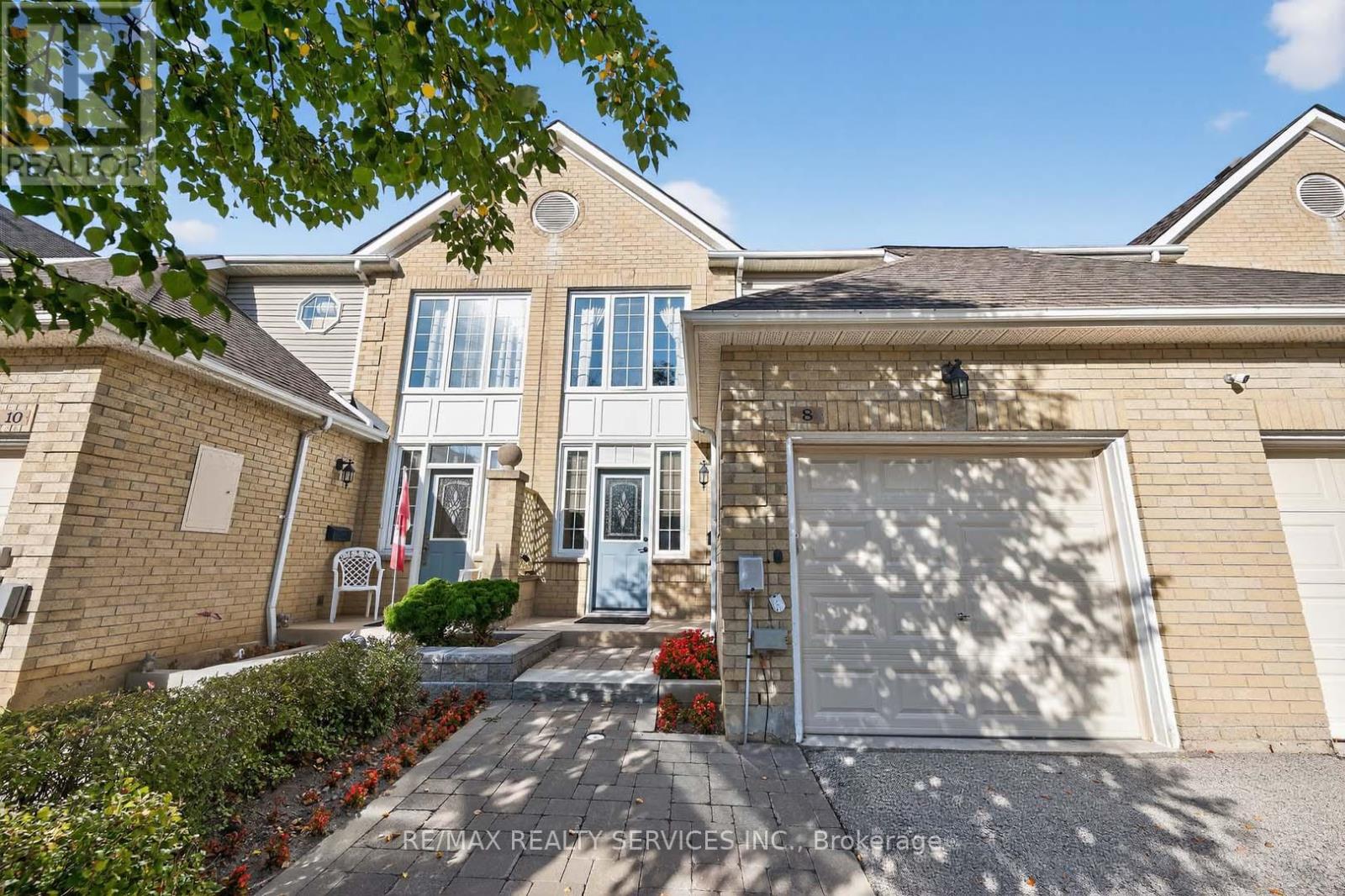 8 Hartnell Square, Brampton (Central Park), Ontario  L6S 5W7 - Photo 1 - W12444068