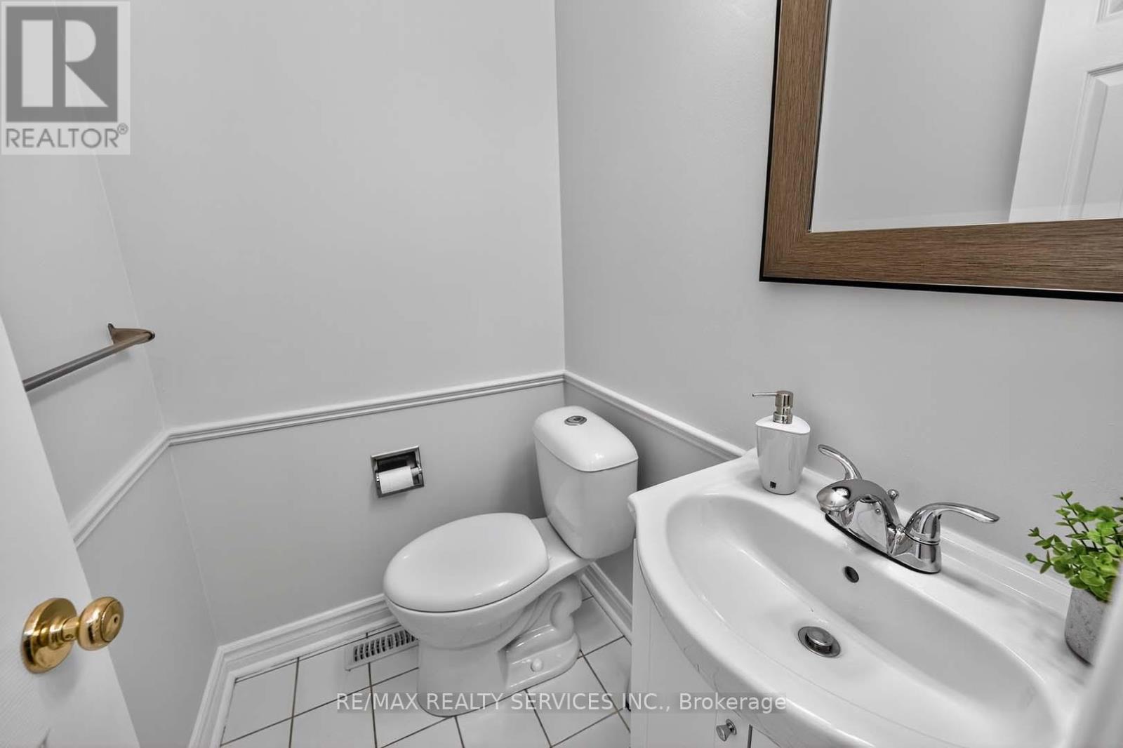 8 Hartnell Square, Brampton (Central Park), Ontario  L6S 5W7 - Photo 16 - W12444068