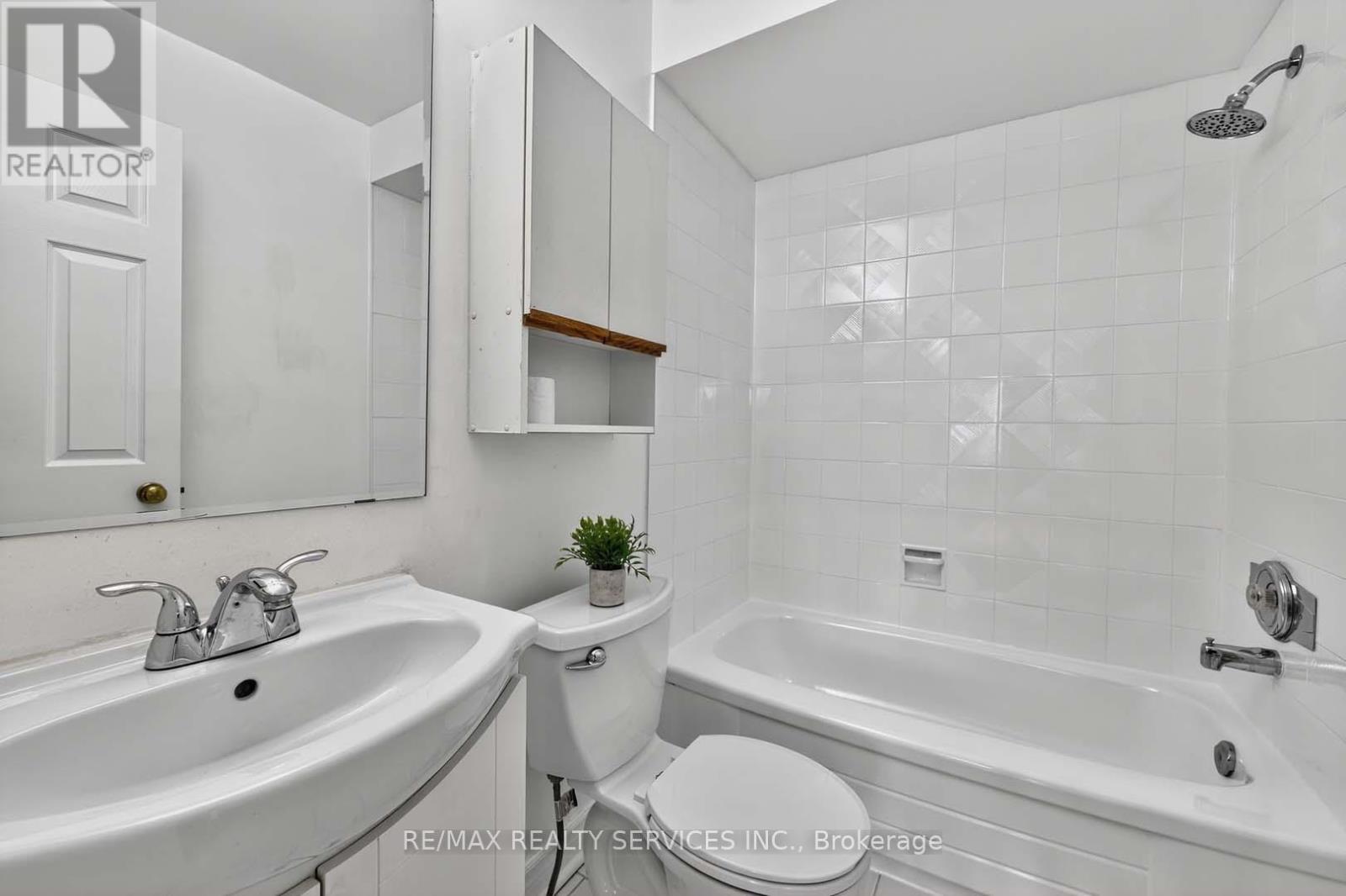 8 Hartnell Square, Brampton (Central Park), Ontario  L6S 5W7 - Photo 20 - W12444068