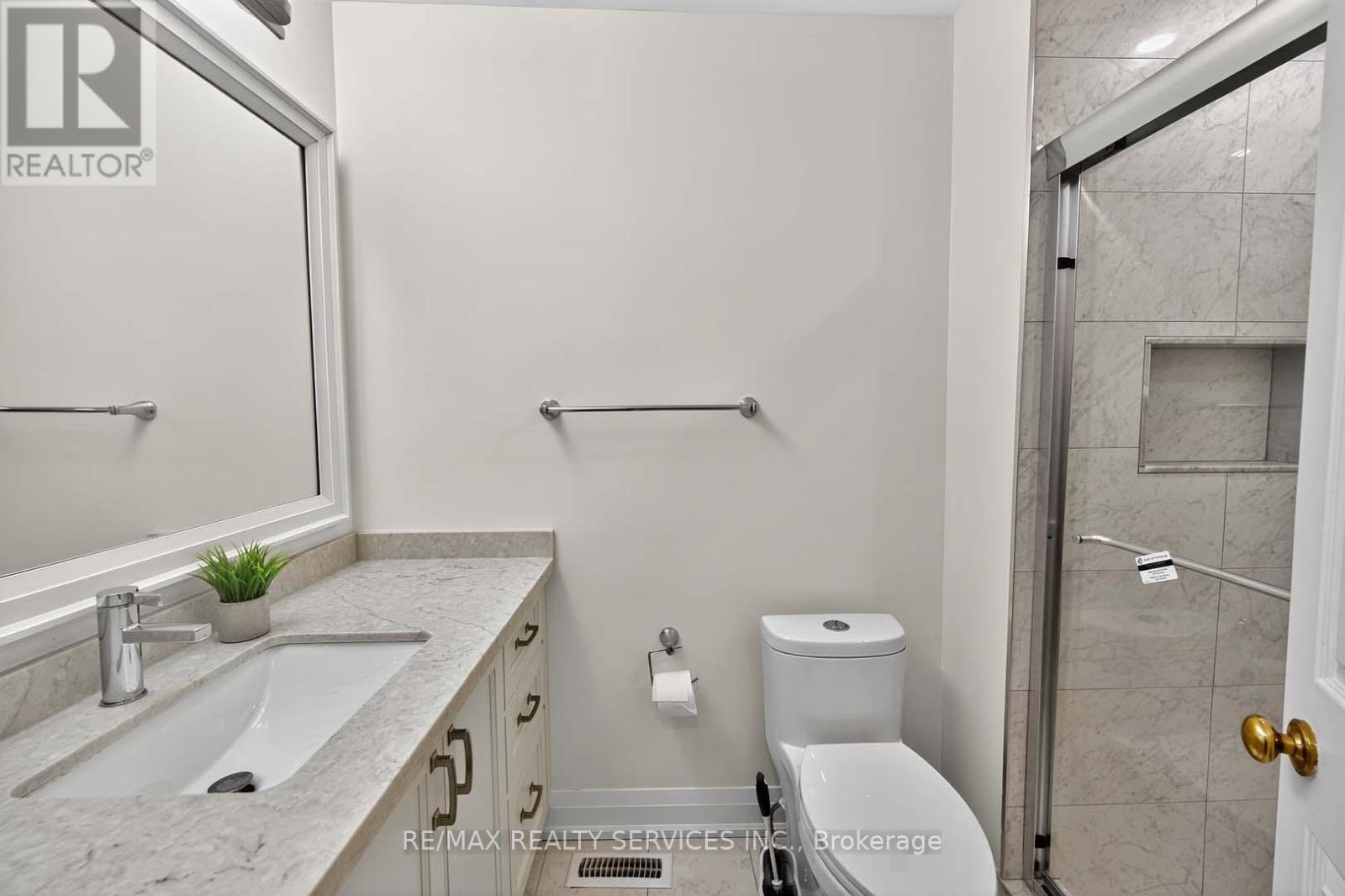 8 Hartnell Square, Brampton (Central Park), Ontario  L6S 5W7 - Photo 23 - W12444068
