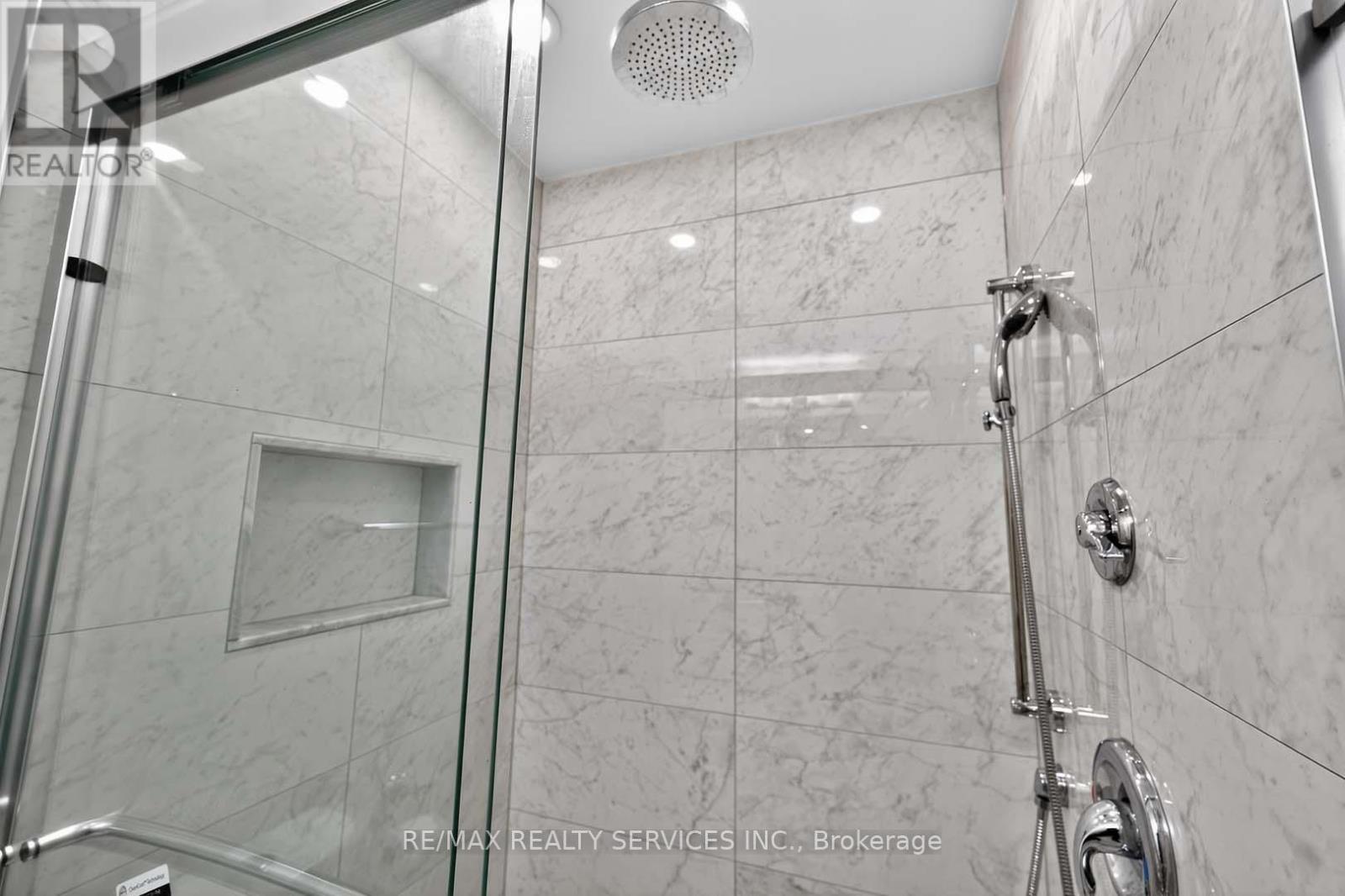 8 Hartnell Square, Brampton (Central Park), Ontario  L6S 5W7 - Photo 24 - W12444068