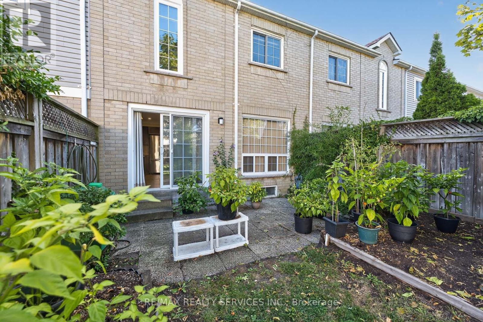 8 Hartnell Square, Brampton (Central Park), Ontario  L6S 5W7 - Photo 32 - W12444068